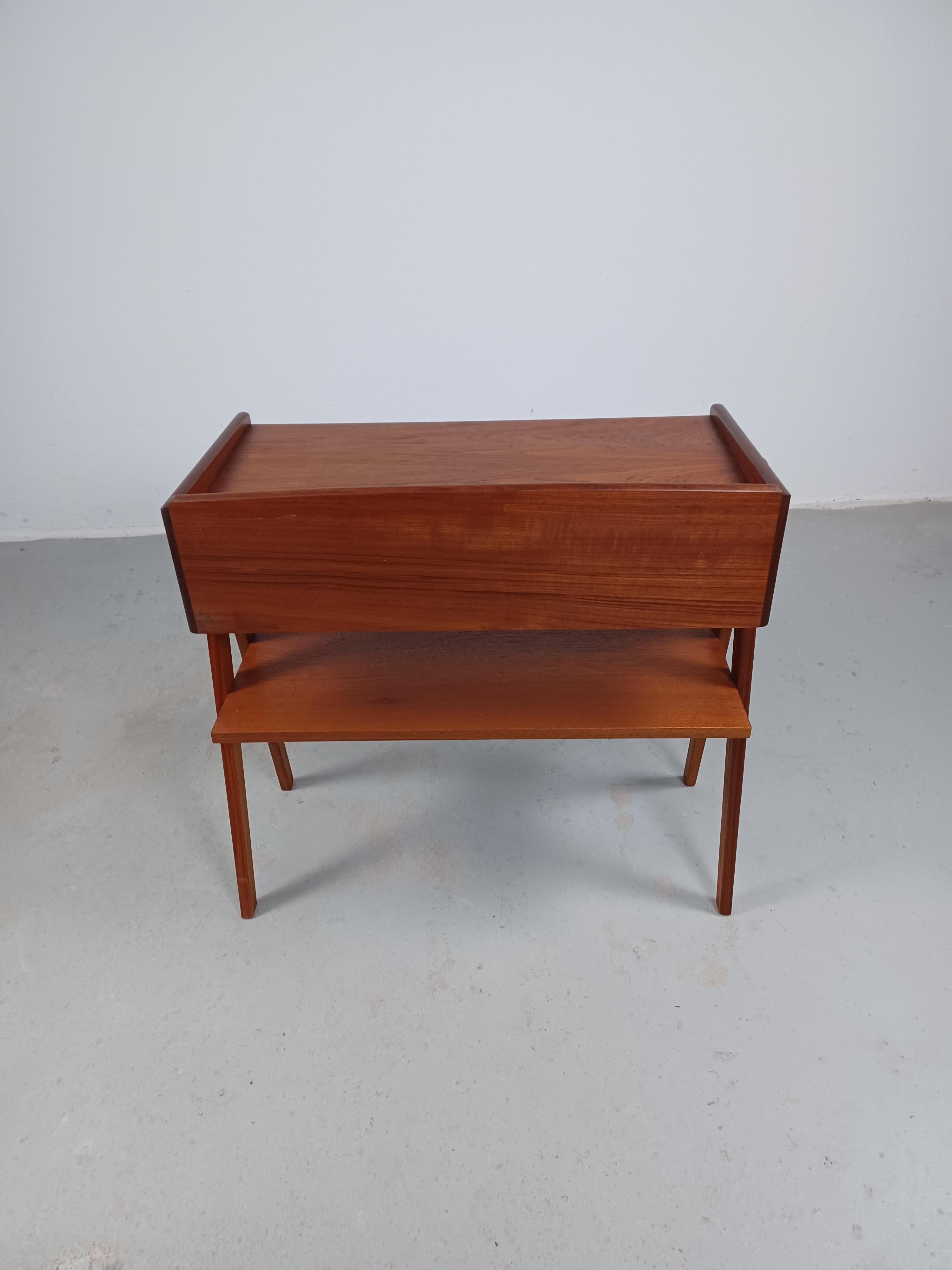 1950s Fully Restored Danish Søren Rasmussen Entry Table in Teak For Sale 3