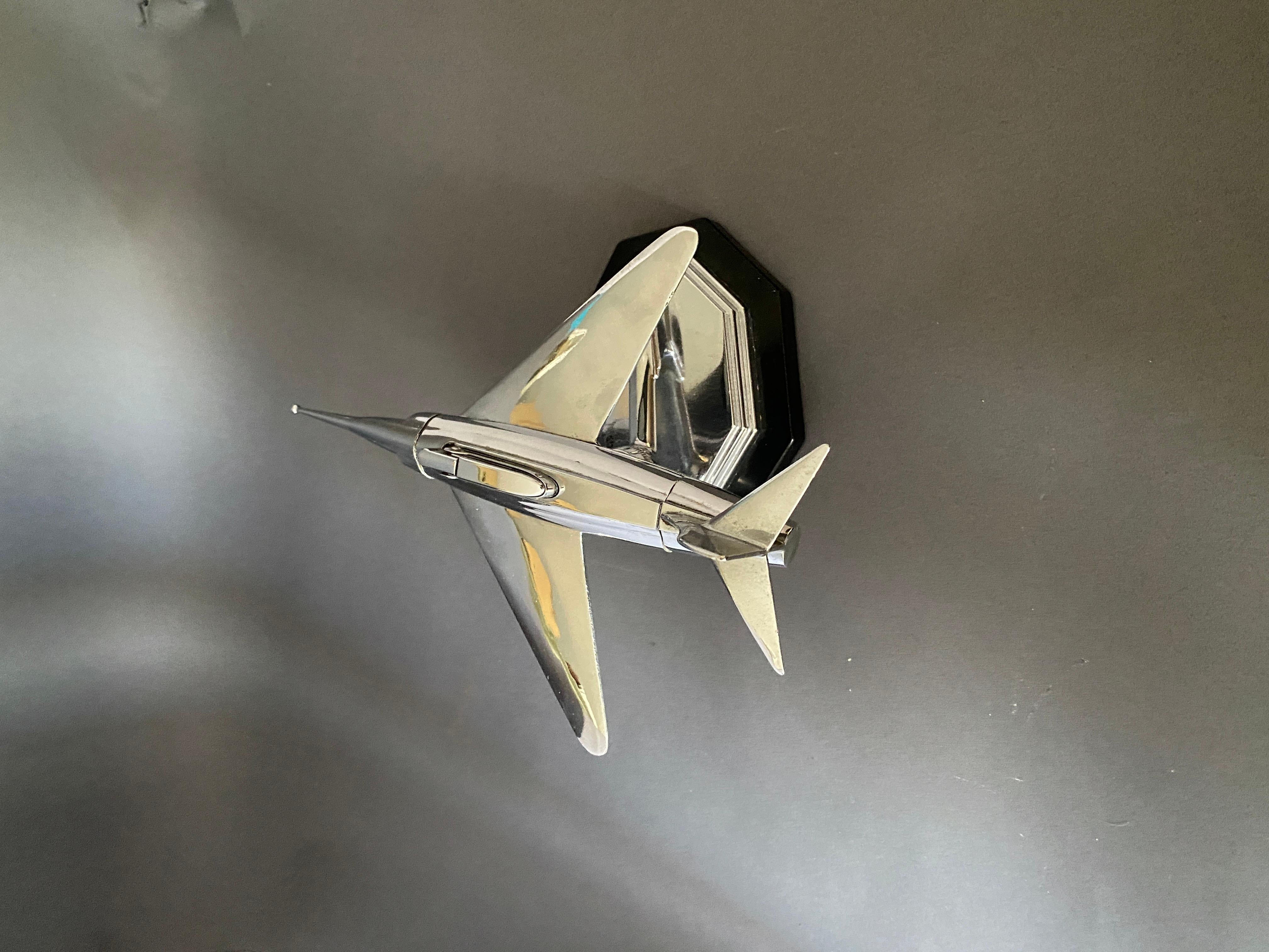 Américain 1950s Gala Sonic Chrome Model of a Jet Fighter Plane (Modèle chromé d'un avion de chasse) en vente
