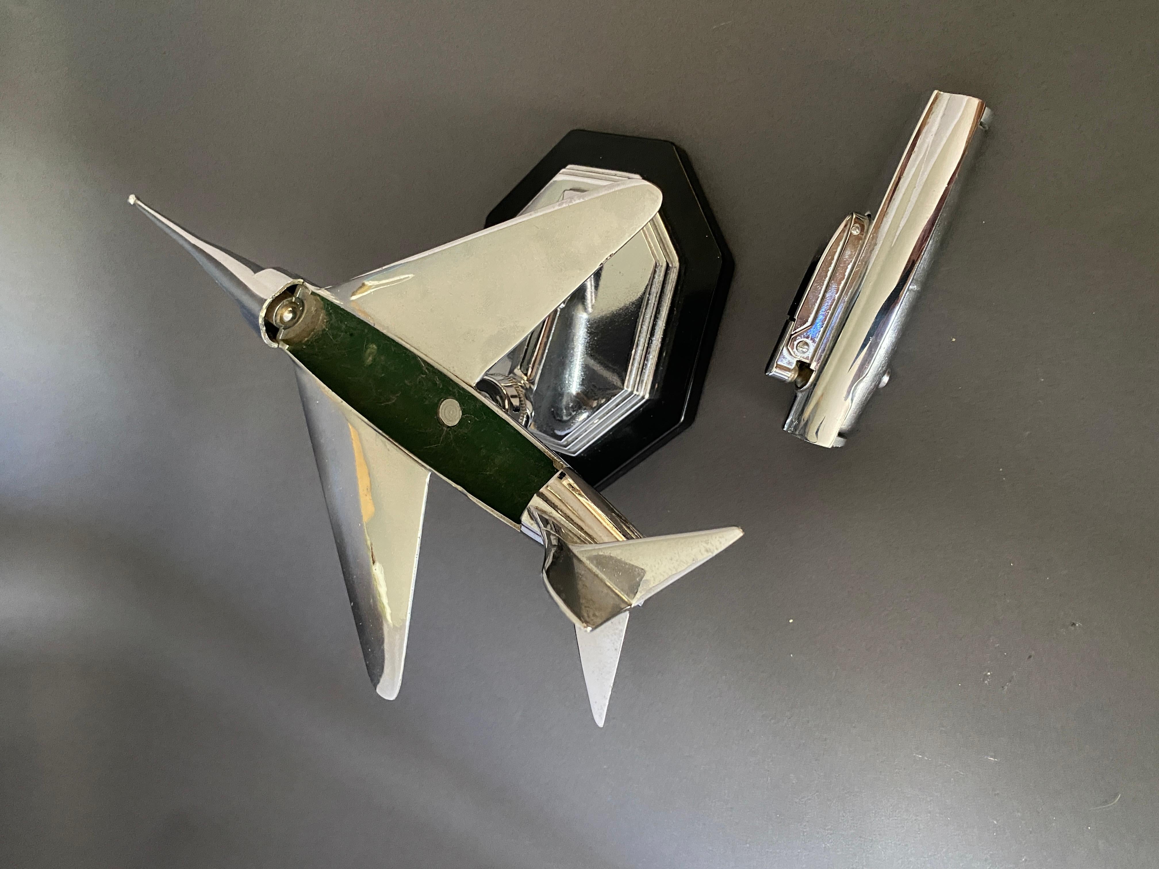 Plaqué 1950s Gala Sonic Chrome Model of a Jet Fighter Plane (Modèle chromé d'un avion de chasse) en vente