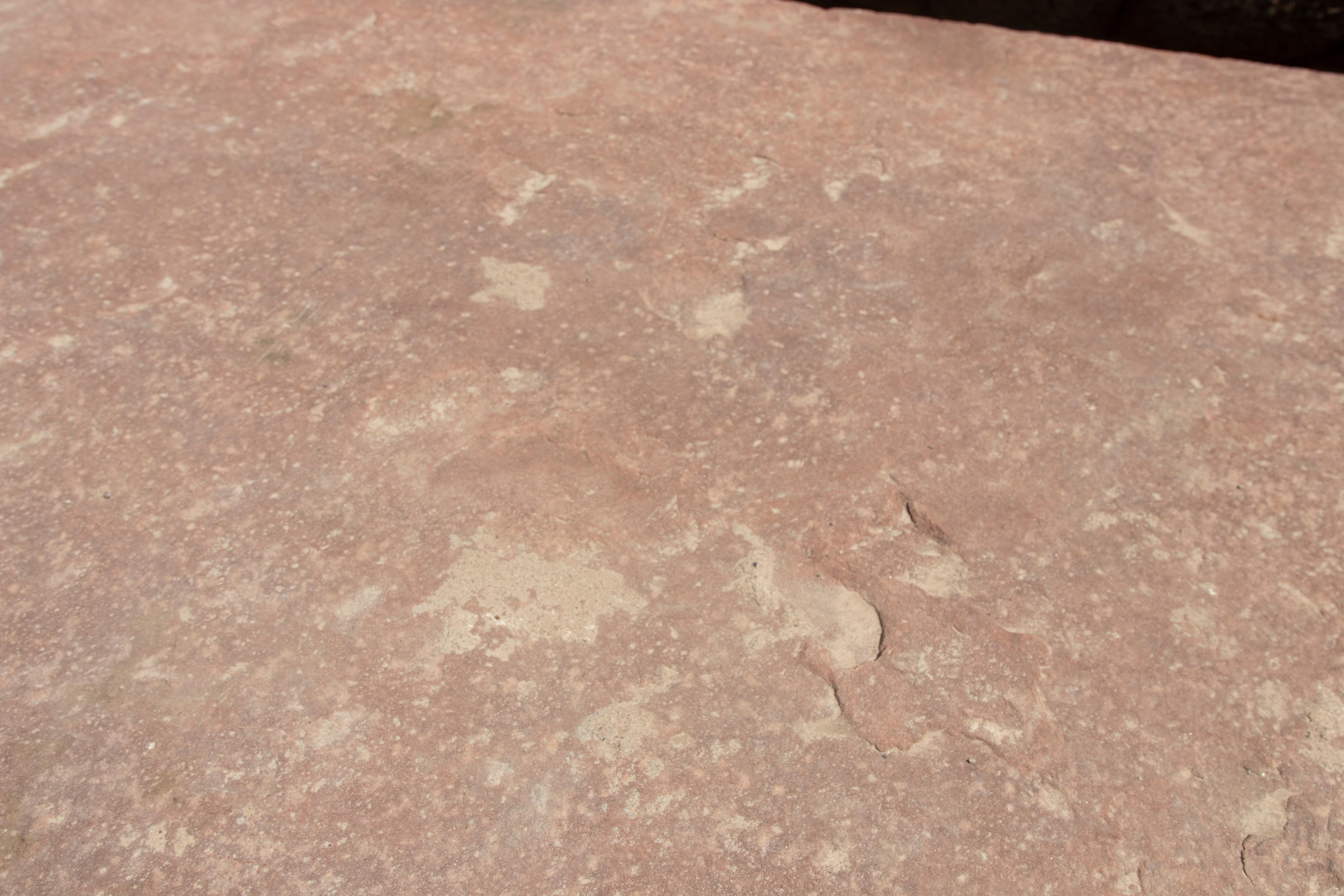 Mesa de jardín de los años 50 con tablero de piedra natural y base de hierro forjado artesanal en venta 10