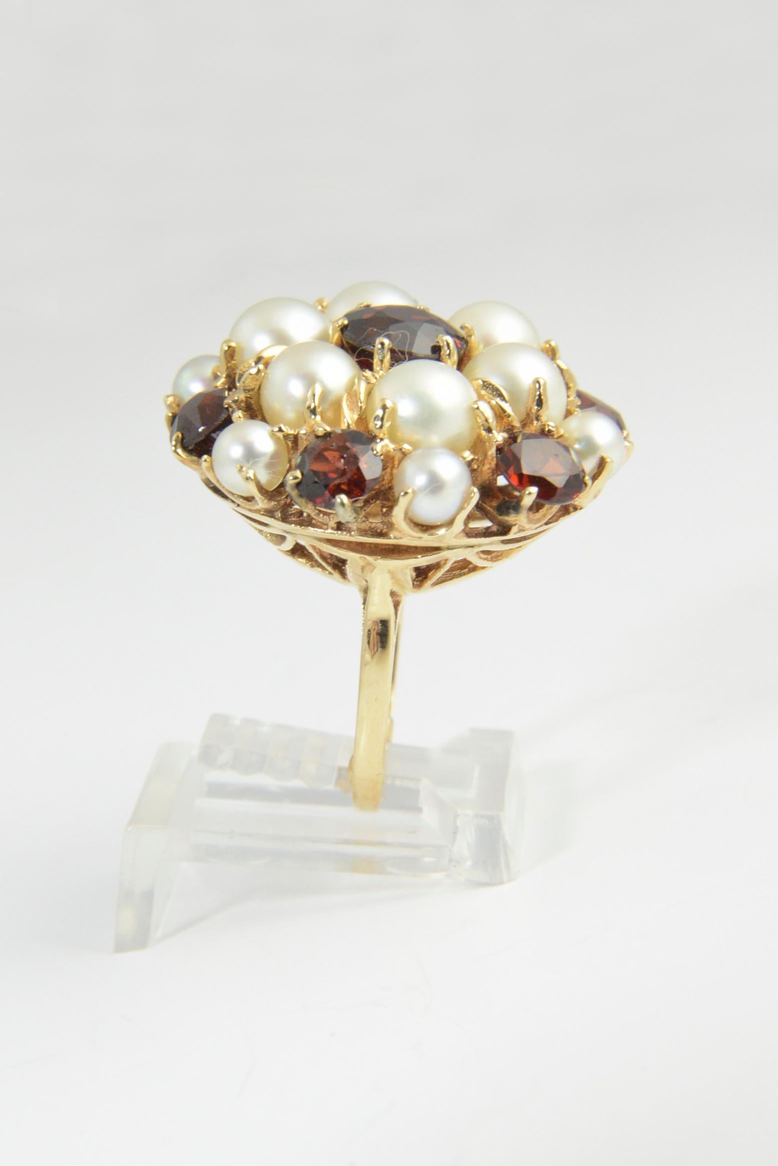 1950s Garnet and Pearl Yellow Gold Dome Ring In Good Condition In Miami Beach, FL