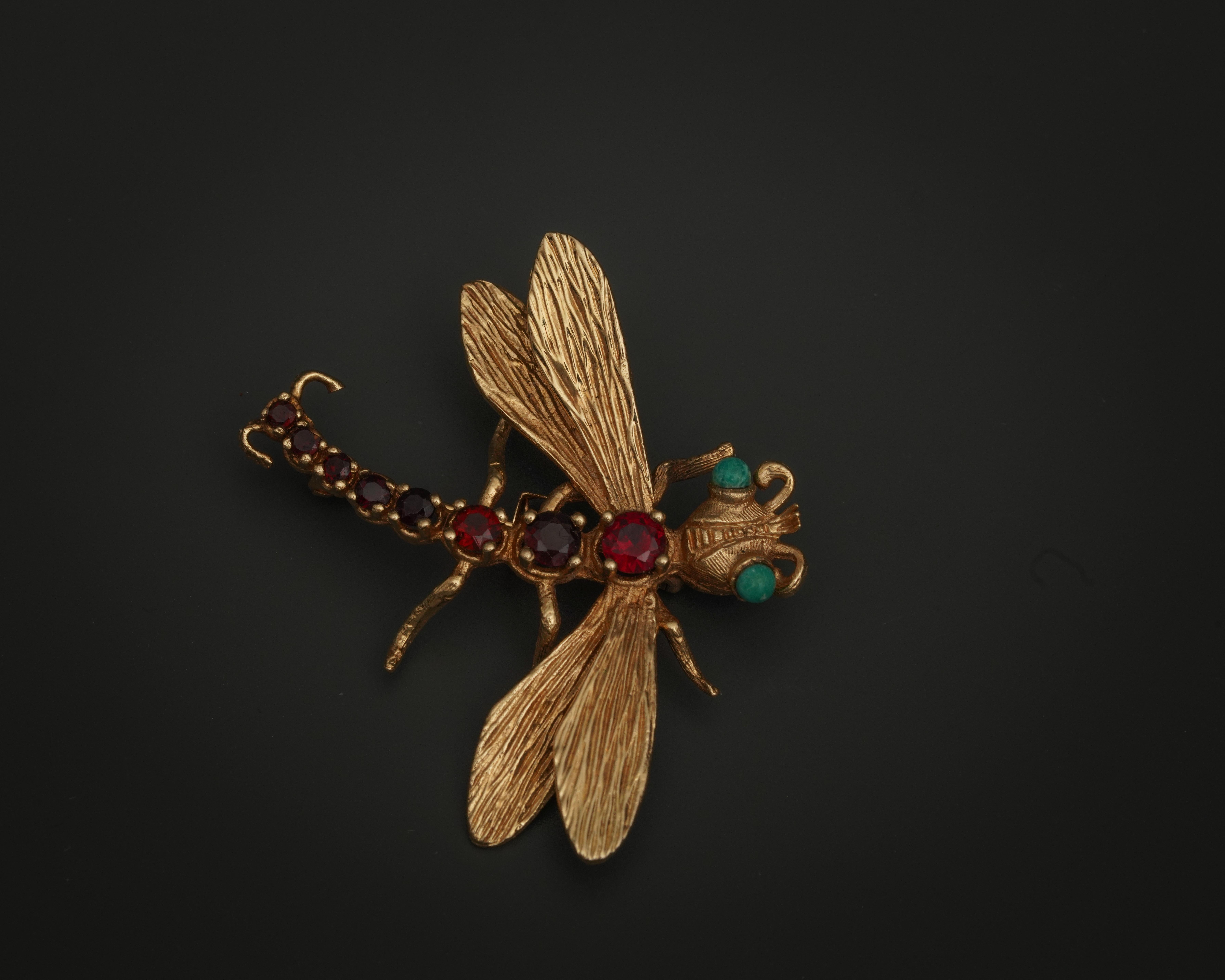 Women's or Men's 1950s Garnet and Turquoise 14 Karat Gold Dragonfly For Sale
