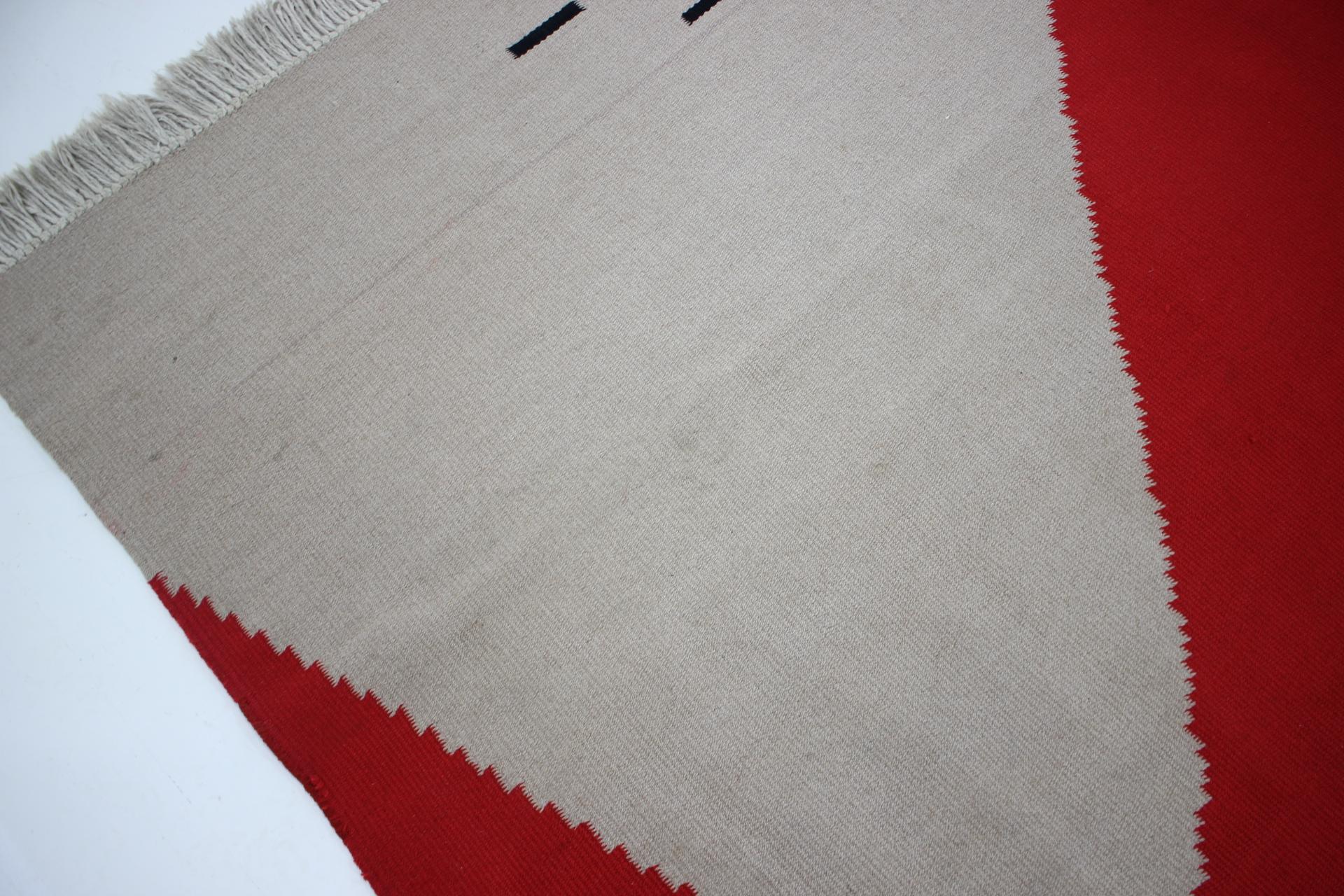 Geometrischer Woll-Kilim-Teppich aus den 1950er Jahren im Stil von Antonin Kybal  im Angebot 1