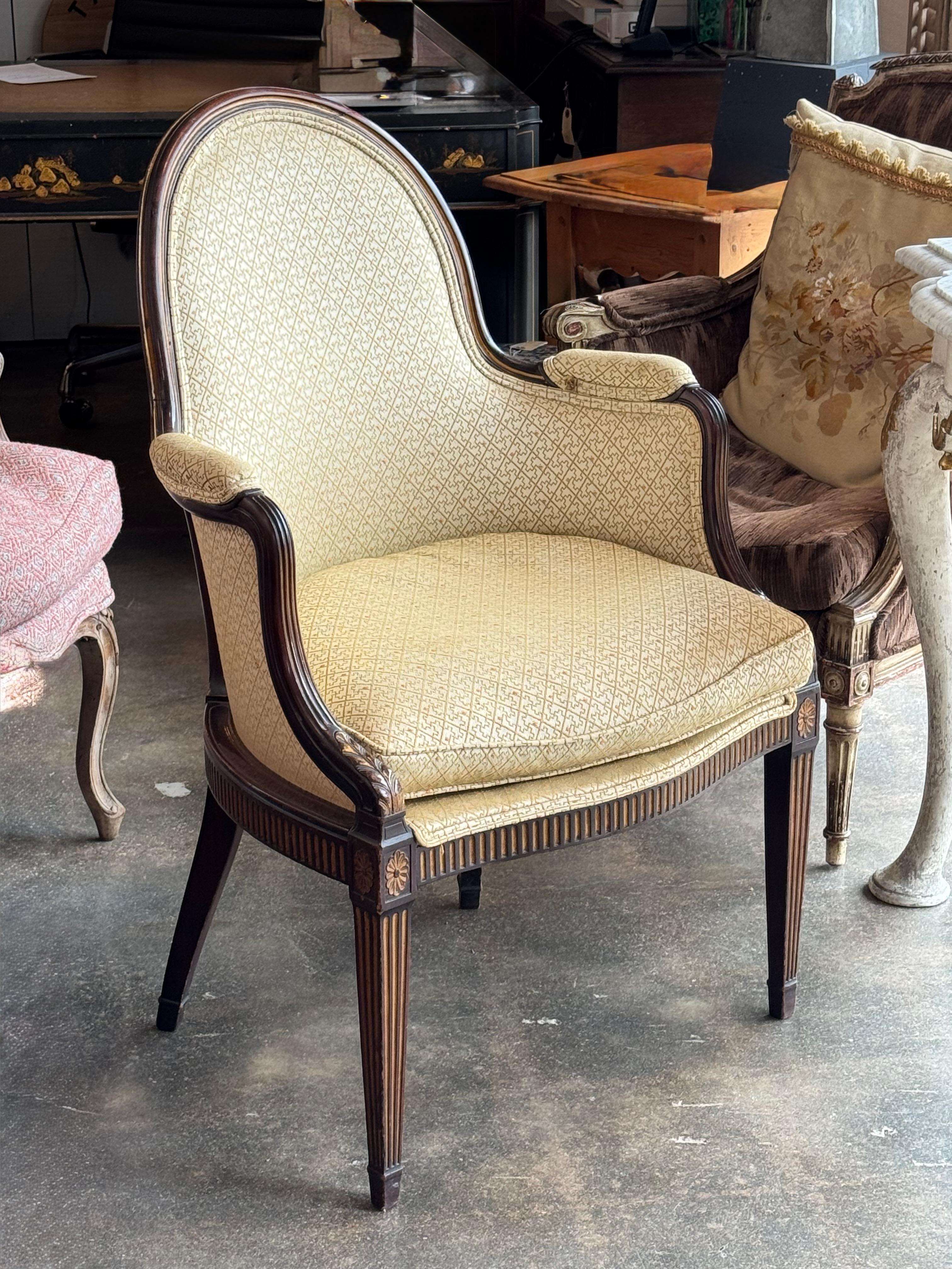 Sillón Tapizado Estilo Jorge III Años 50 Británico en venta