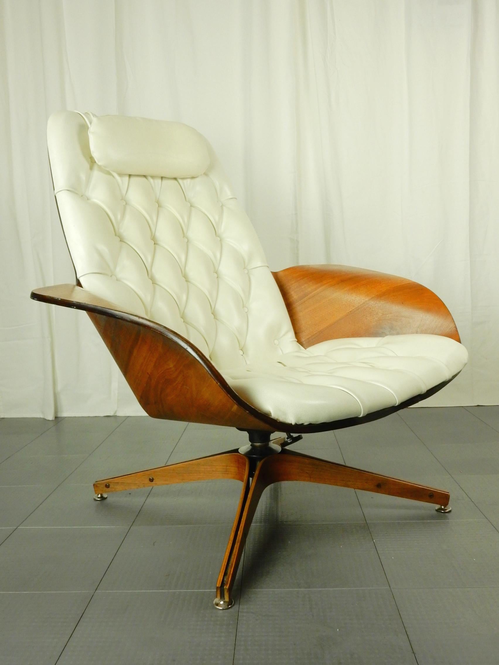 Très propre, tout d'origine ~Mr. Chair~ de George Mullhauser pour Plycraft.
Montre une usure légère seulement, pas d'éclats, de dommages ou de réparations. 
Un nouveau cylindre de contrôle de torsion a été installé pour un autre 50 ans de