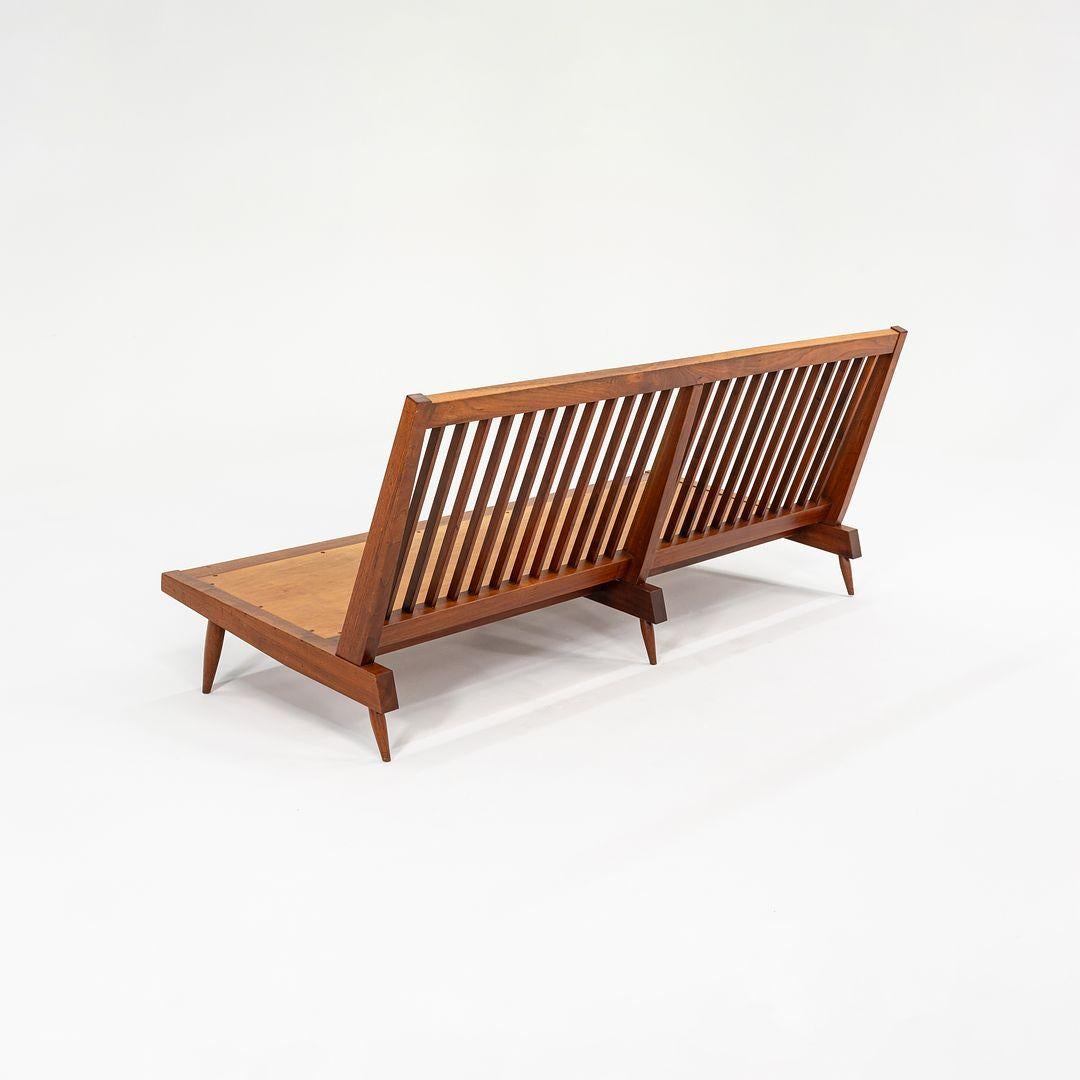 Moderne 1950 George Nakashima Studio Canapé / sofa à lattes à trois places de 72 pouces en vente