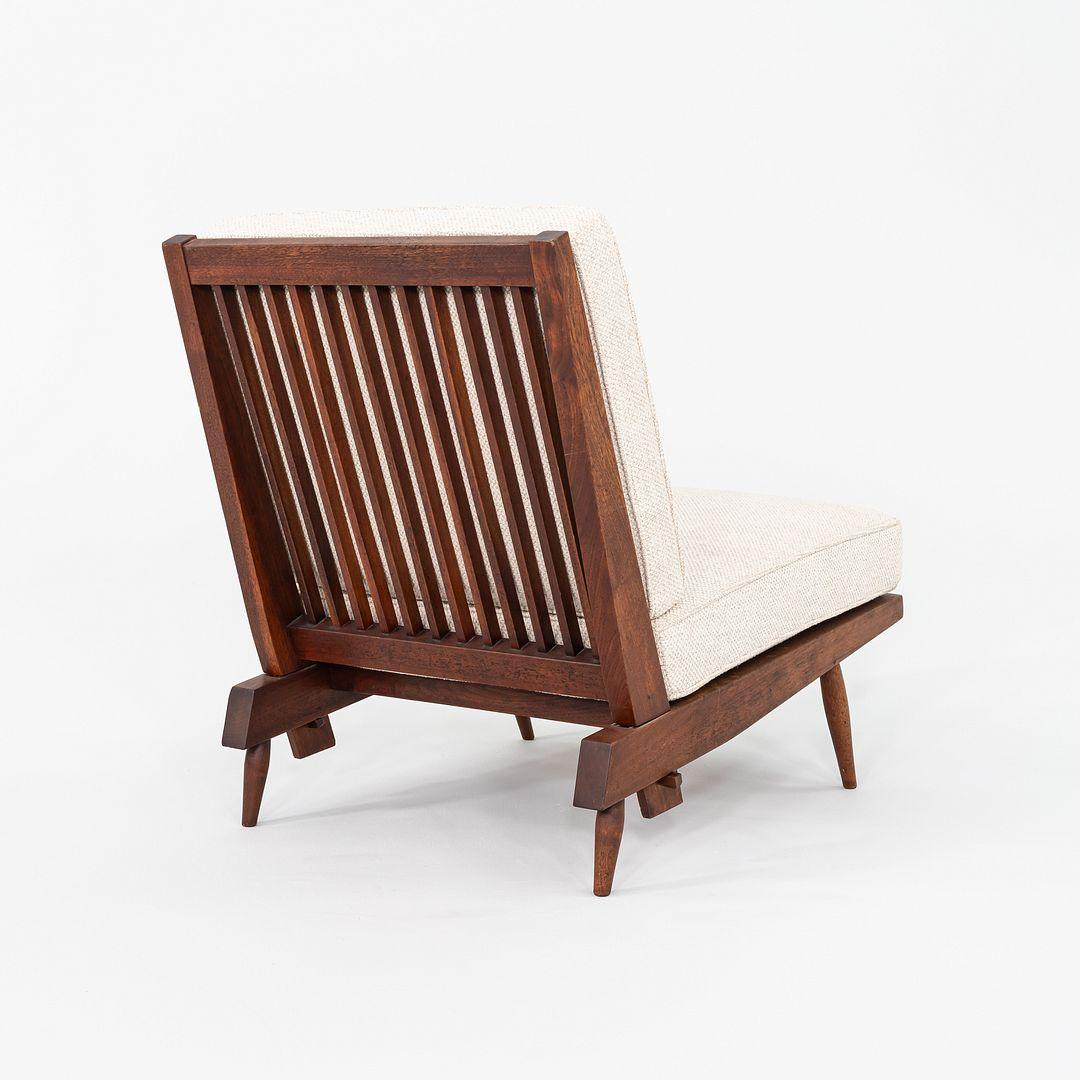 Tissu Chaise longue à coussins avec dossier à lamelles en noyer, George Nakashima Studio, années 1950 en vente