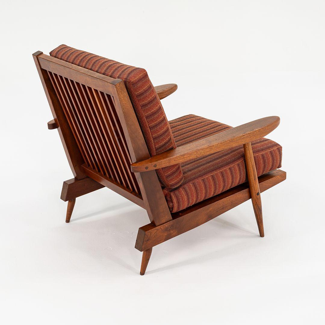 Americano Sedia da salotto a doghe con braccioli in noce nero George Nakashima Studio del 1950 in vendita