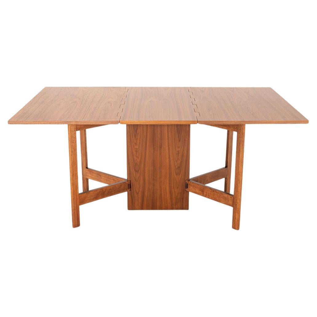 Tavolo da pranzo con gambe a croce in noce George Nelson for Herman Miller del 1950 in vendita