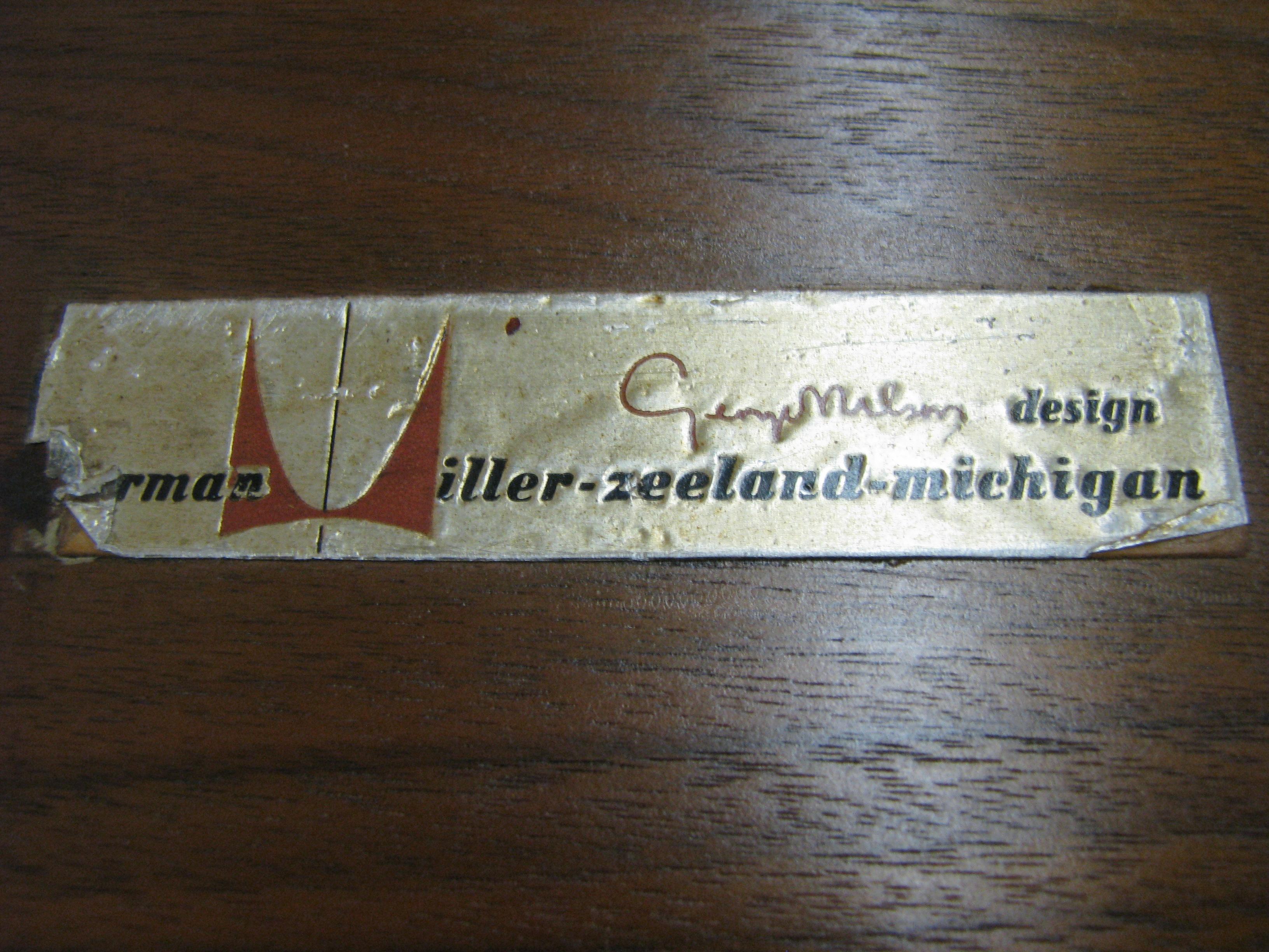 1950s George Nelson for Herman Miller Midcentury Walnut Dining Table For Sale 2