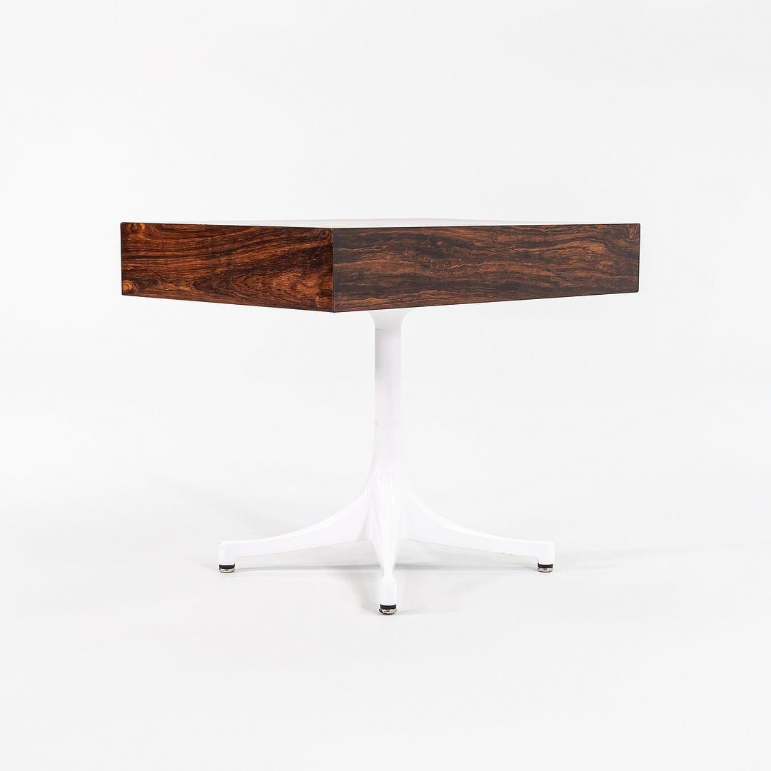 Moderne 1950 George Nelson for Herman Miller Side Table / Nightstand on Pedestal Base (Table d'appoint / table de nuit sur piédestal) en vente