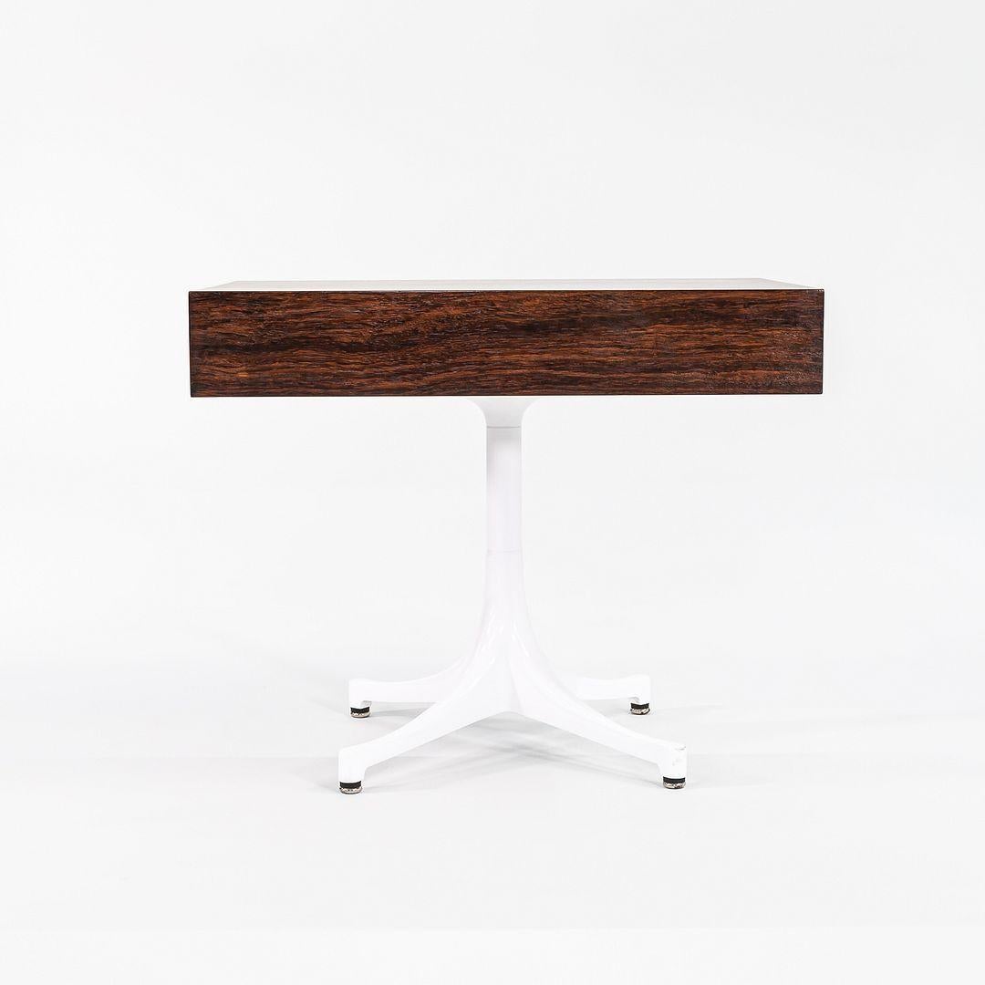 1950 George Nelson for Herman Miller Side Table / Nightstand on Pedestal Base (Table d'appoint / table de nuit sur piédestal) Excellent état - En vente à Philadelphia, PA