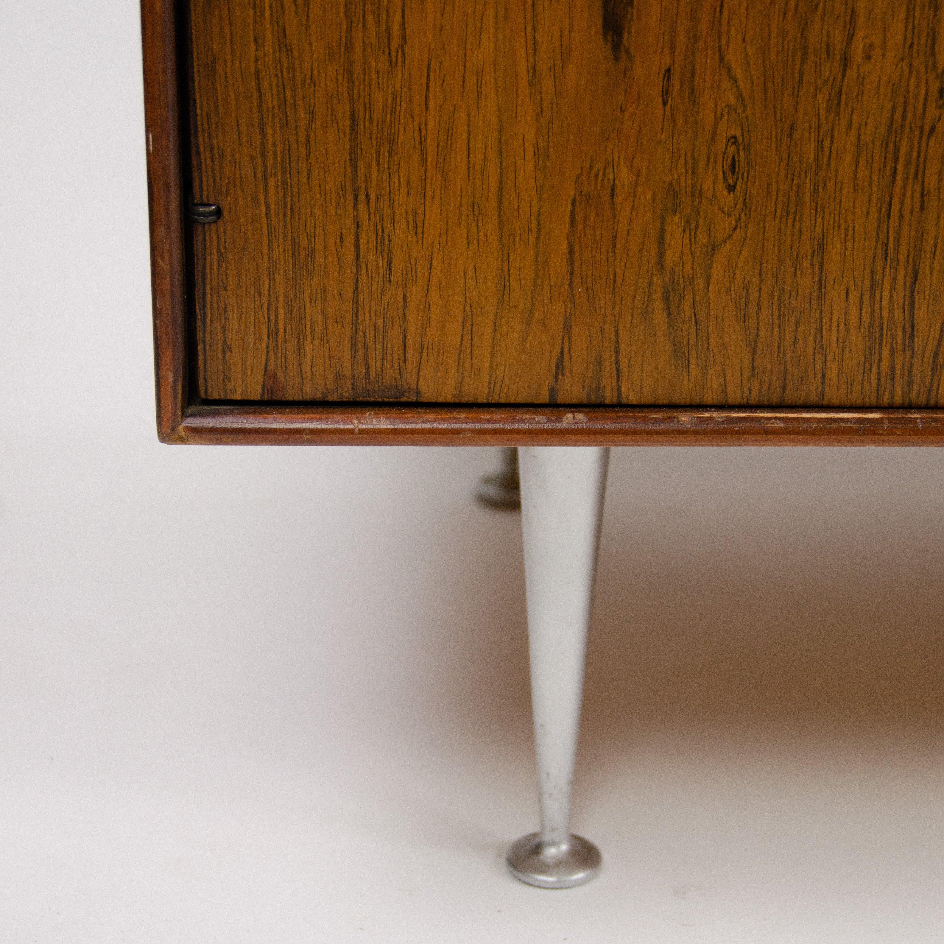 1950s George Nelson Herman Miller Thin Edge Rosewood Dresser Cabinet In Good Condition In Philadelphia, PA
