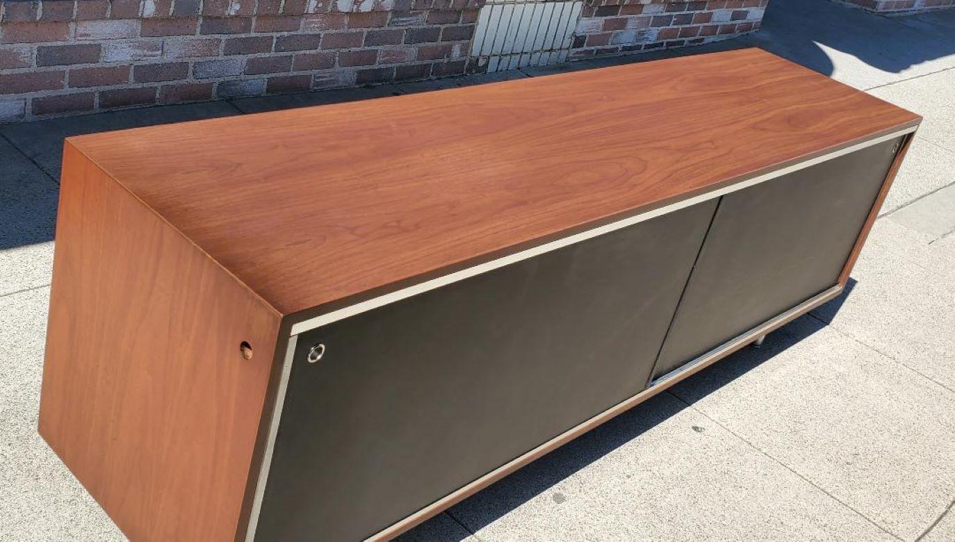 1950s George Nelson Vintage Walnut Credenza for Herman Miller Mid-Century Modern In Good Condition In Monrovia, CA