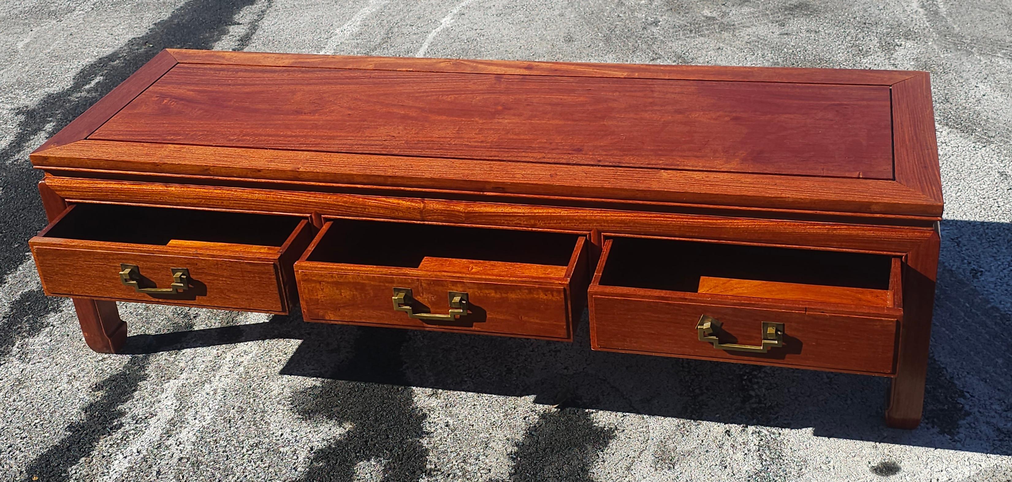 Mesa de Cocktail Larga de Tres Cajones de Palo de Rosa Estilo Ming de George Zee de los años 50 Hong Kong