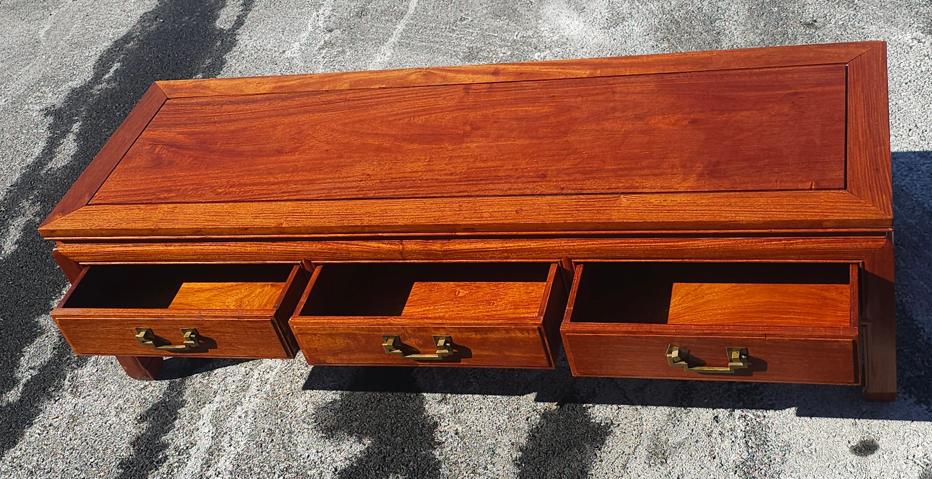 Mesa de Cocktail Larga de Tres Cajones de Palo de Rosa Estilo Ming de George Zee de los años 50 1