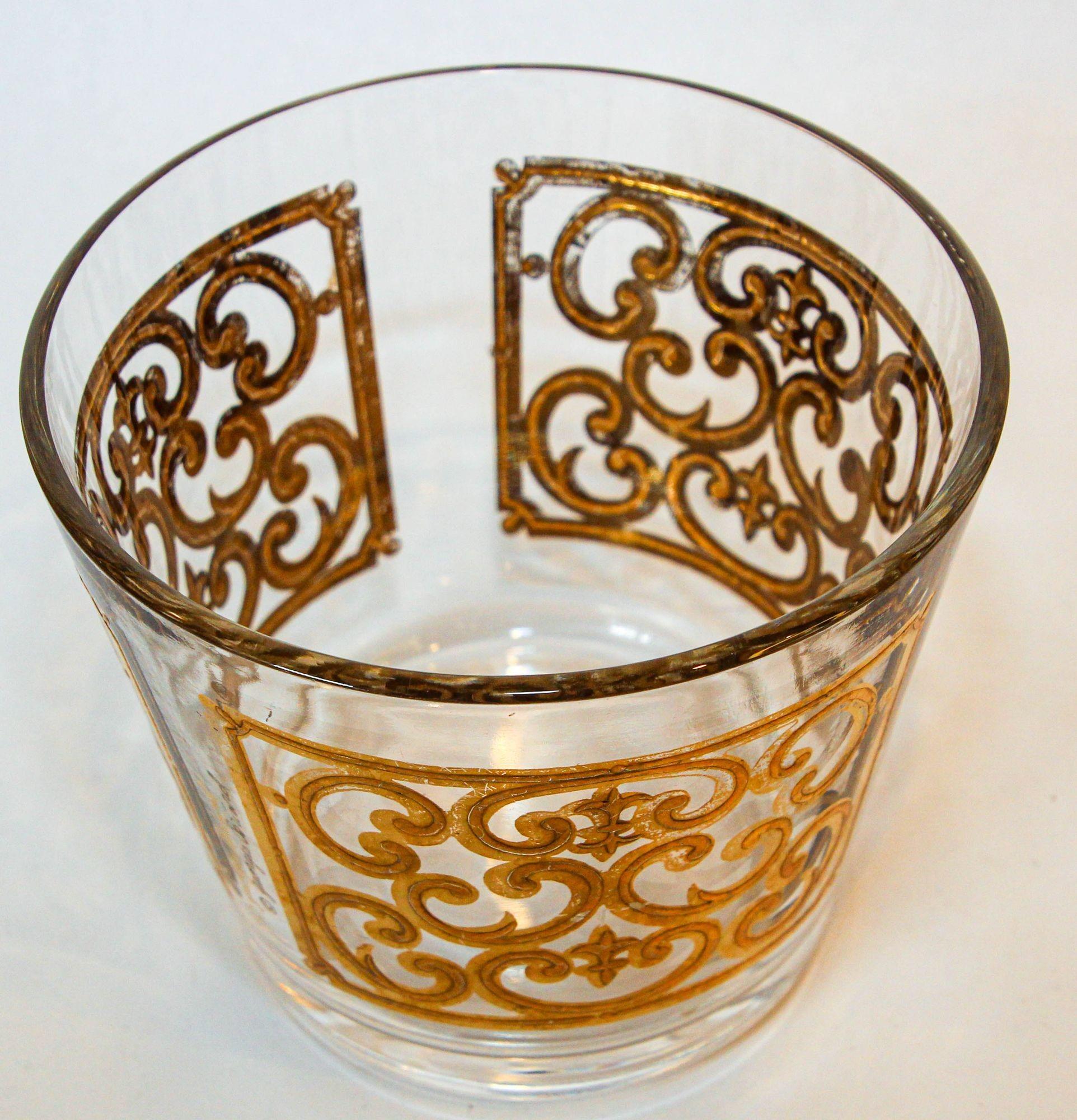 20ième siècle 1950s Georges Briard Glass Ice Bucket Luxury Barware 22 K K Gold Spanish Scroll en vente