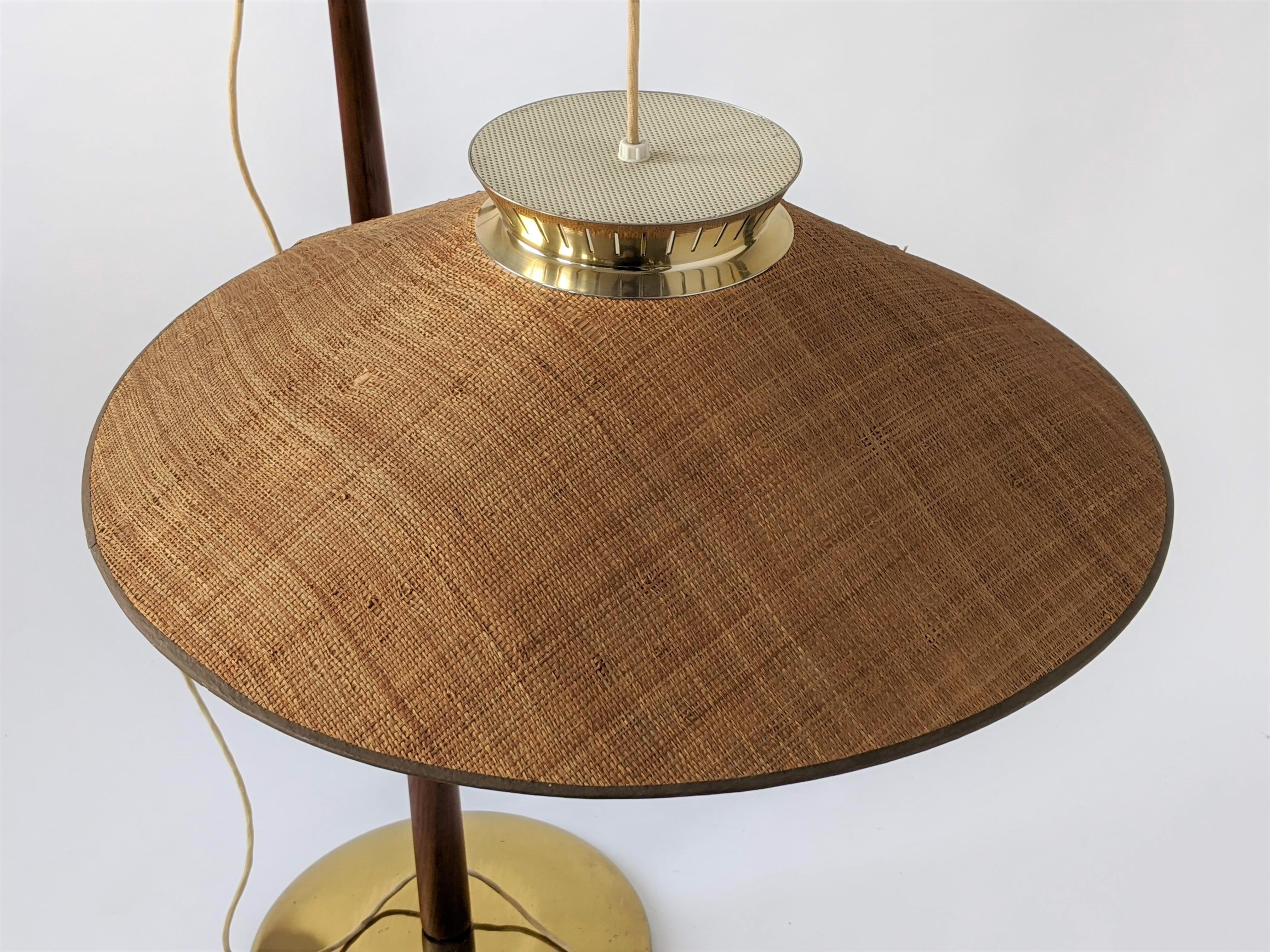 1950s Gerald Thurston Counterweight Brass and Walnut Floor Lamp, USA 5