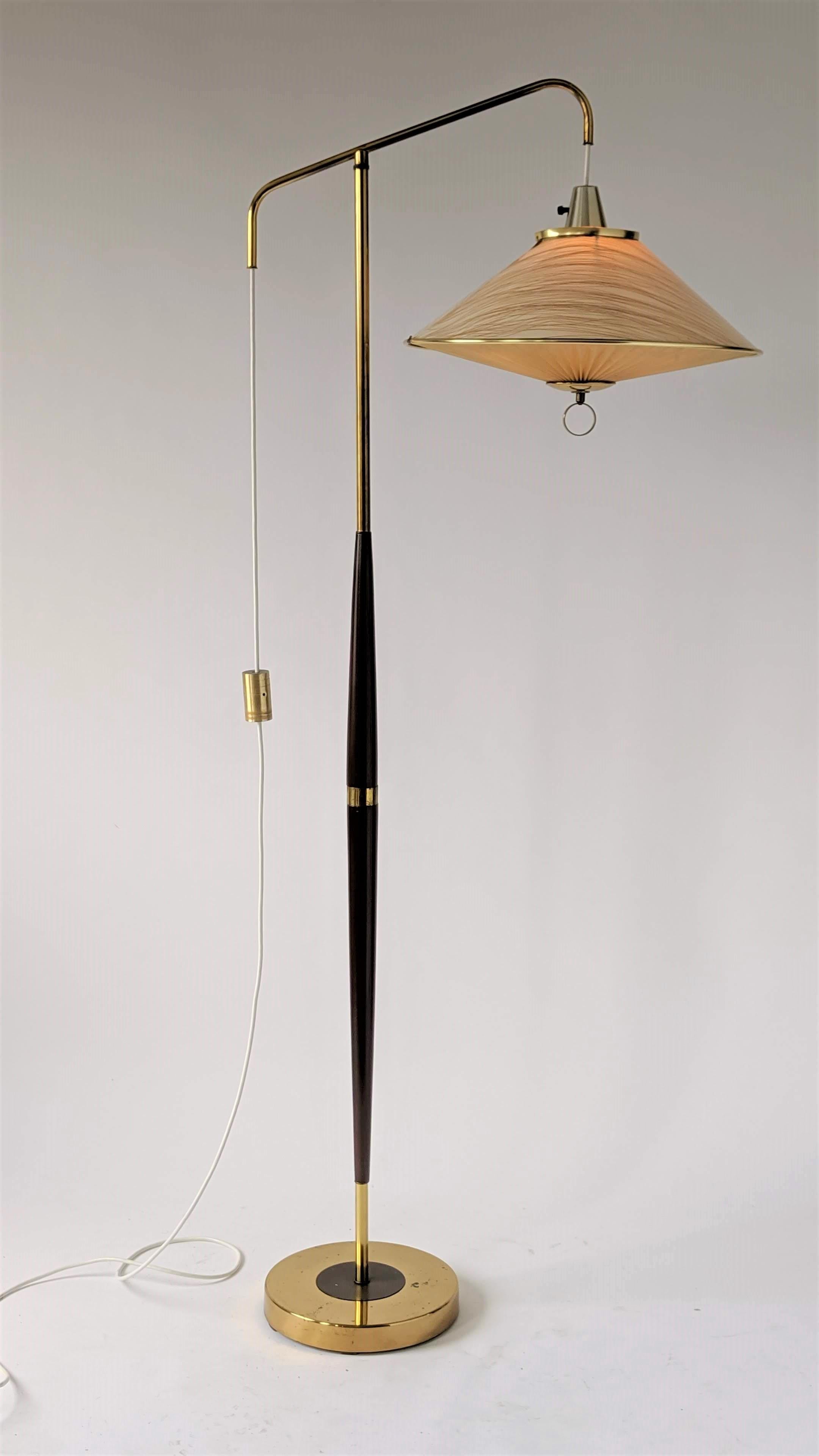 American 1950s Gerald Thurston Counterweight Brass and Walnut Floor Lamp, USA