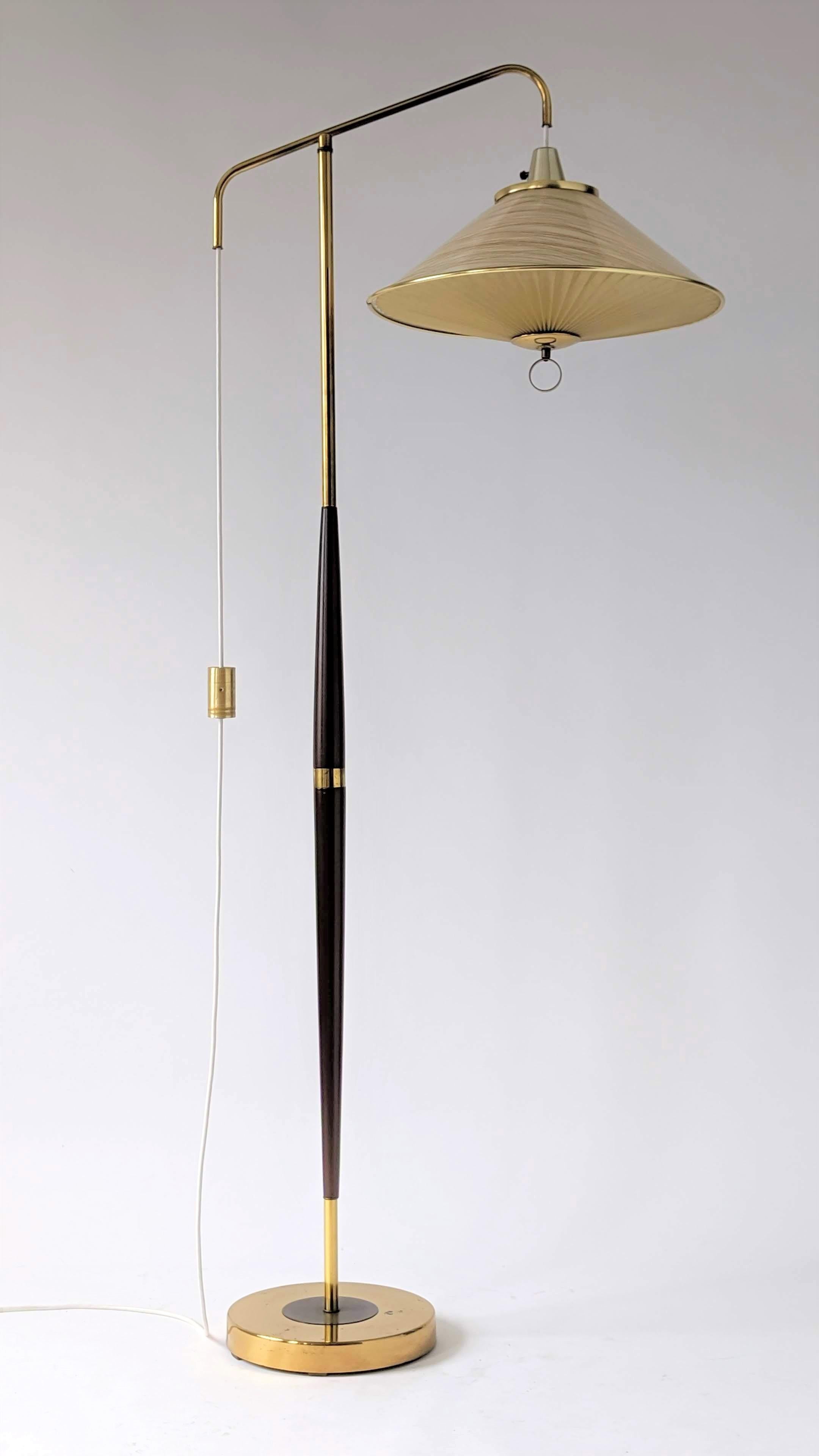 Mid-20th Century 1950s Gerald Thurston Counterweight Brass and Walnut Floor Lamp, USA