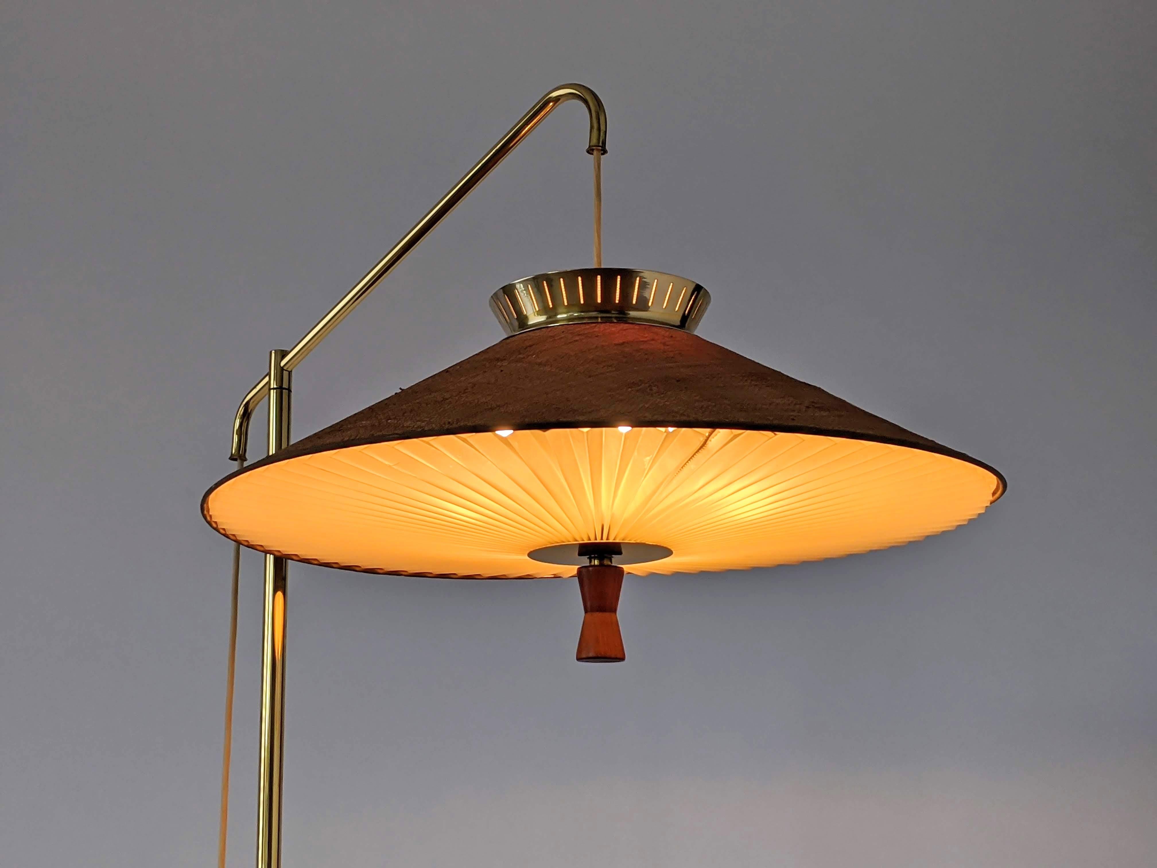 1950s Gerald Thurston Counterweight Brass and Walnut Floor Lamp, USA 1