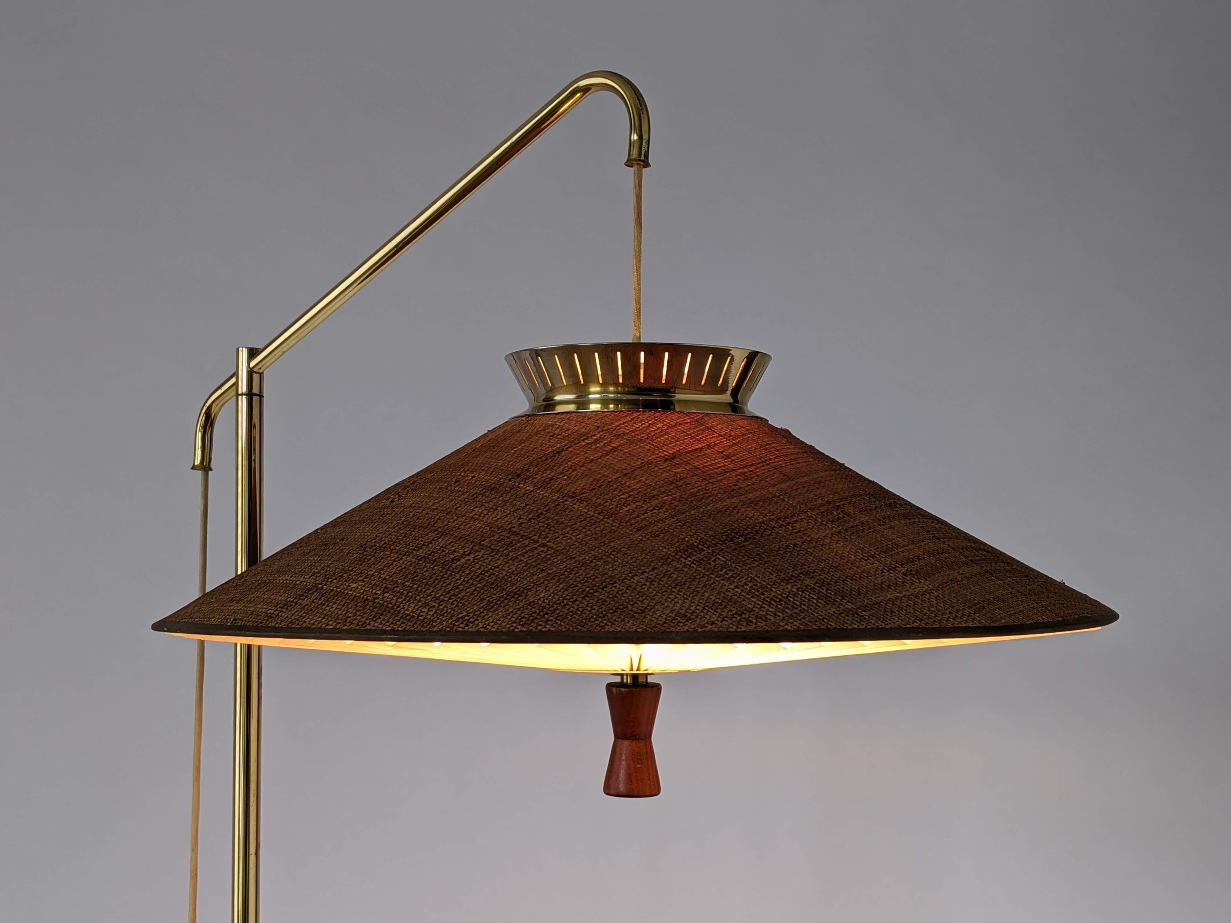 1950s Gerald Thurston Counterweight Brass and Walnut Floor Lamp, USA 2