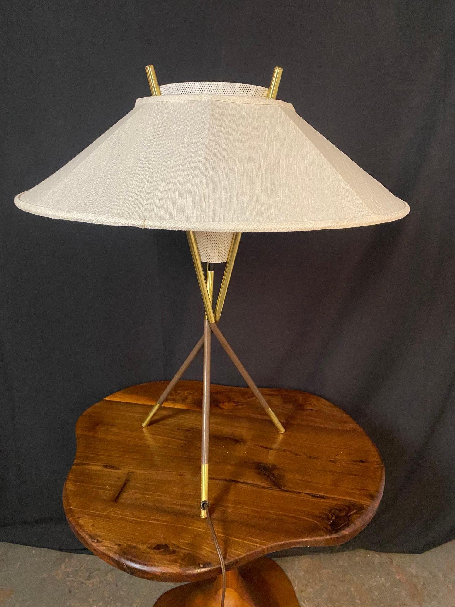 Lámpara trípode Lightolier Gerald Thurston, años 50 Latón en venta