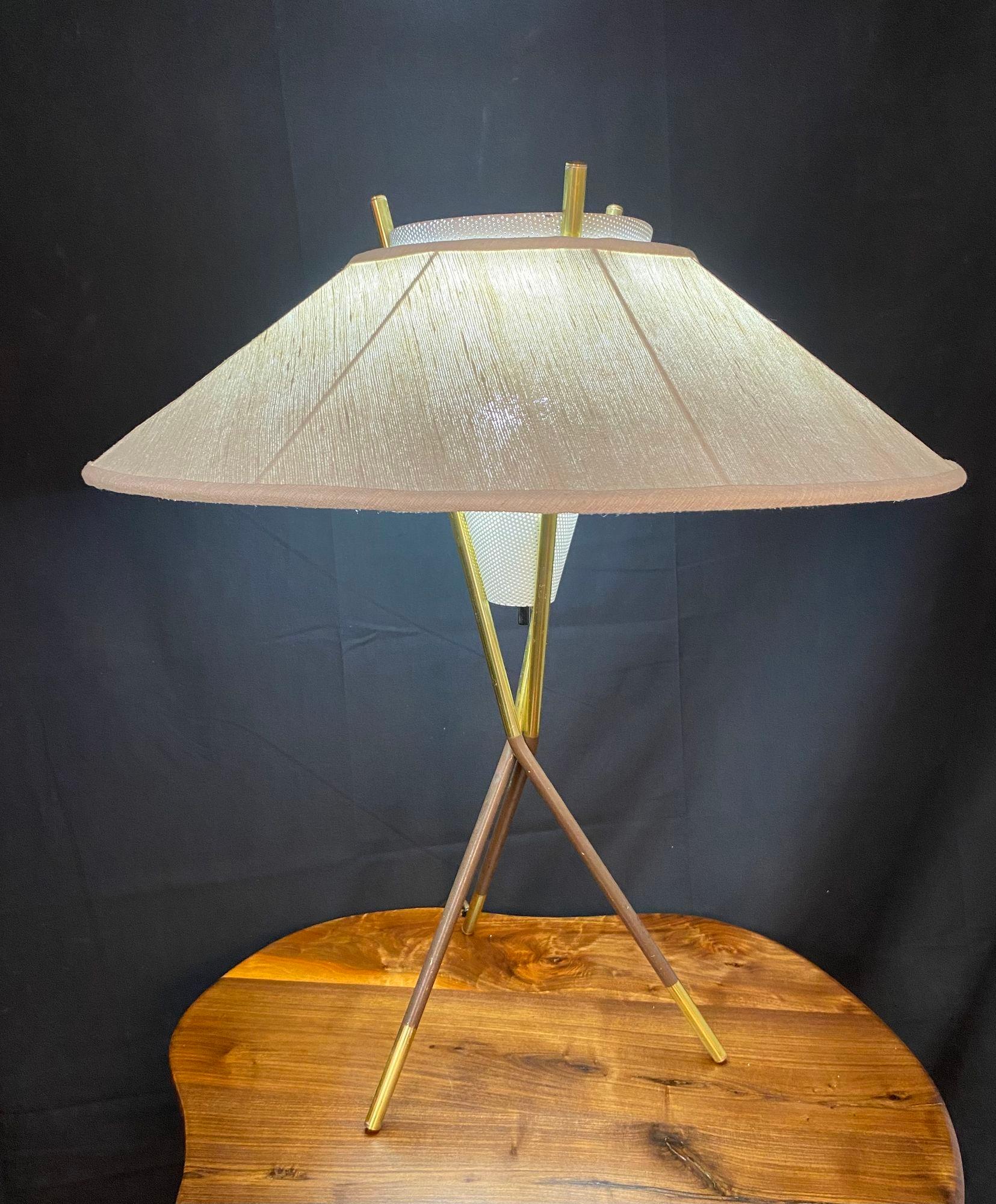 Lámpara trípode Lightolier Gerald Thurston, años 50 en venta 4