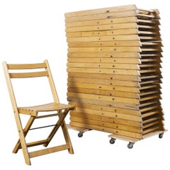 chaises de salle à manger pliantes en hêtre allemand des années 1950:: lot de vingt-quatre