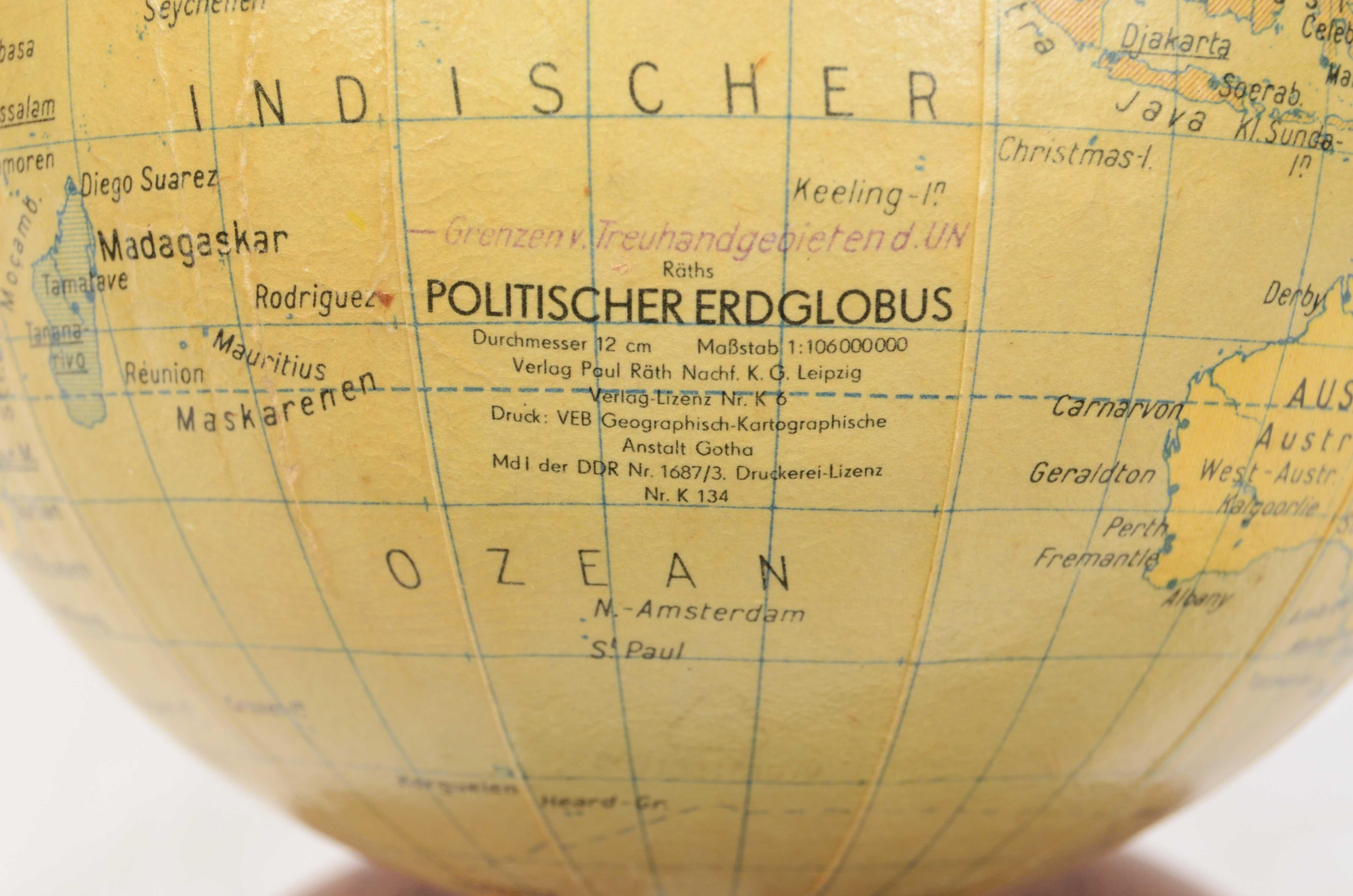Deutscher Kleiner Erdglobus der 1950er Jahre Herausgegeben von Räths Politischer Erdglobus 5