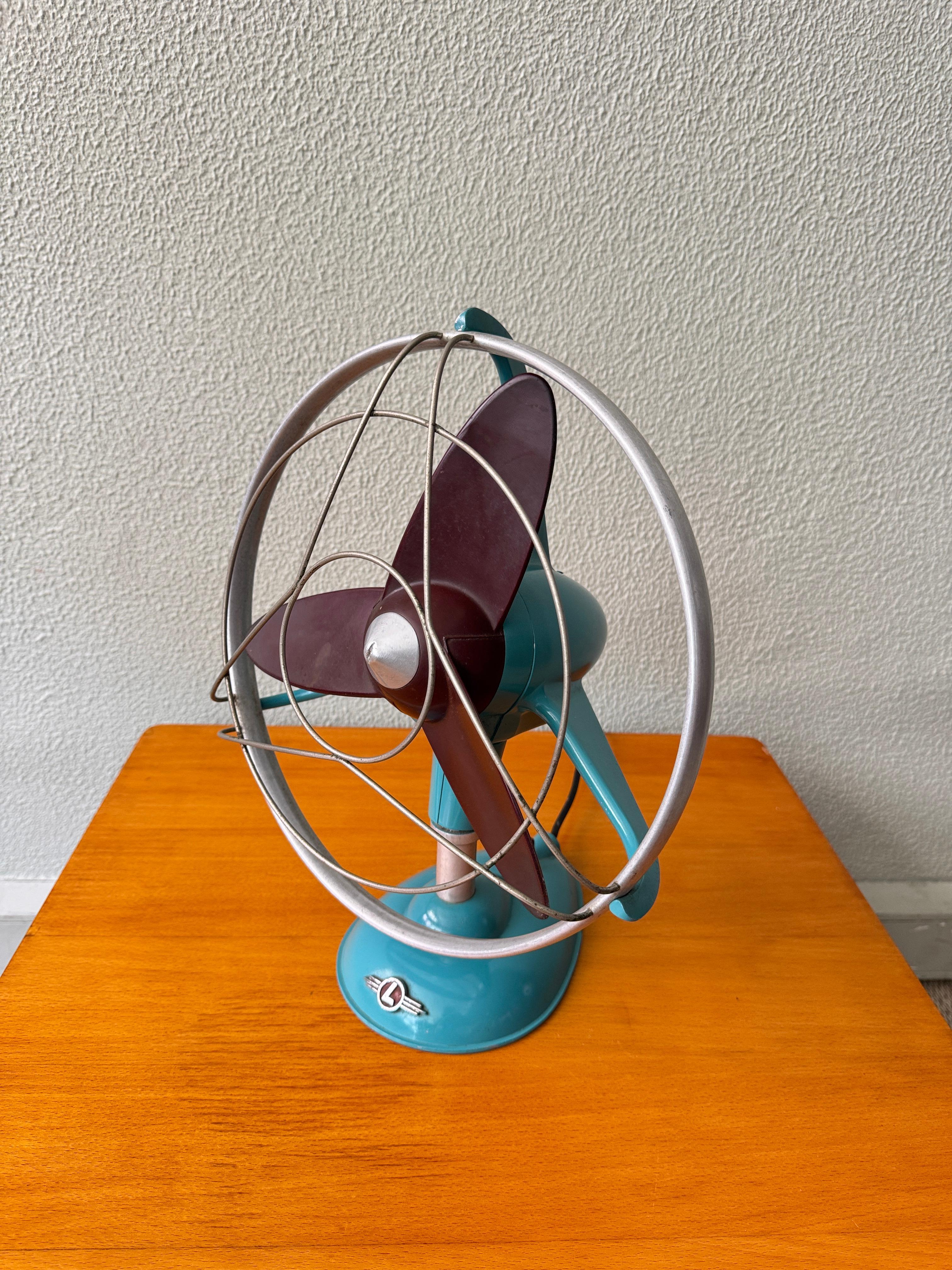 Mid-Century Modern Ventilateur de bureau Streamline allemand des années 1950 par Luft en métal turquoise et bourgogne en vente
