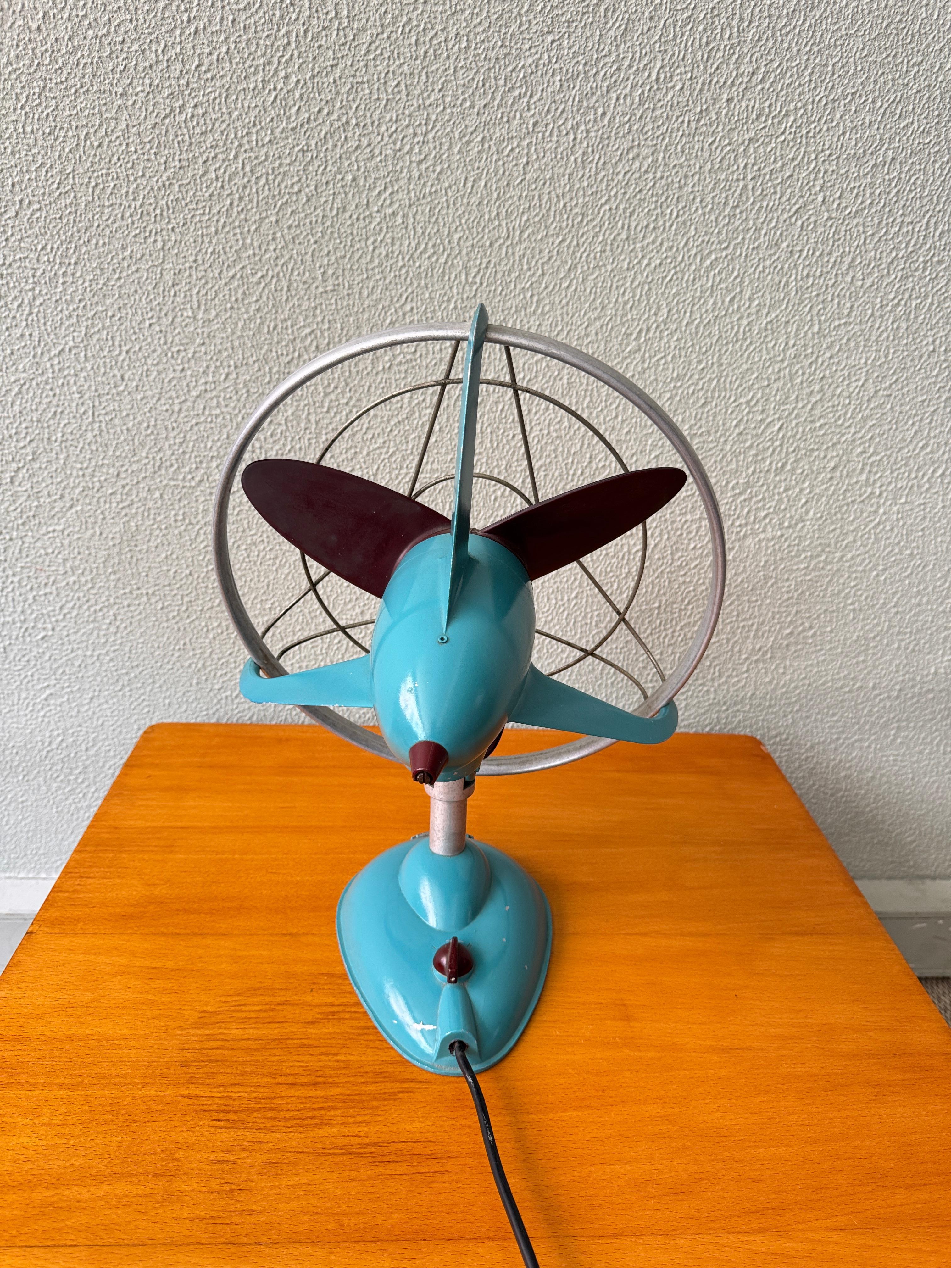 Aluminium Ventilateur de bureau Streamline allemand des années 1950 par Luft en métal turquoise et bourgogne en vente