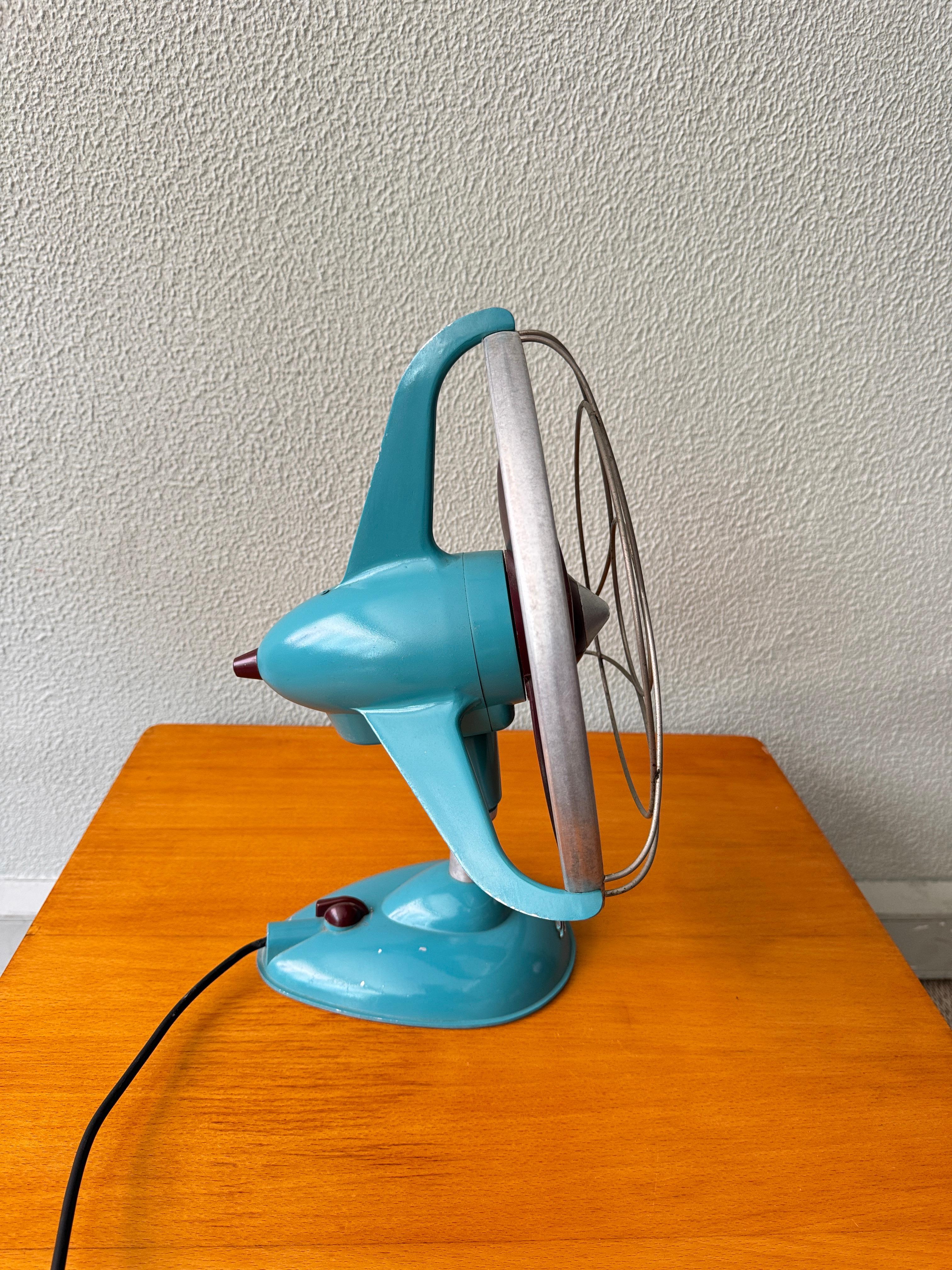 Ventilateur de bureau Streamline allemand des années 1950 par Luft en métal turquoise et bourgogne en vente 2