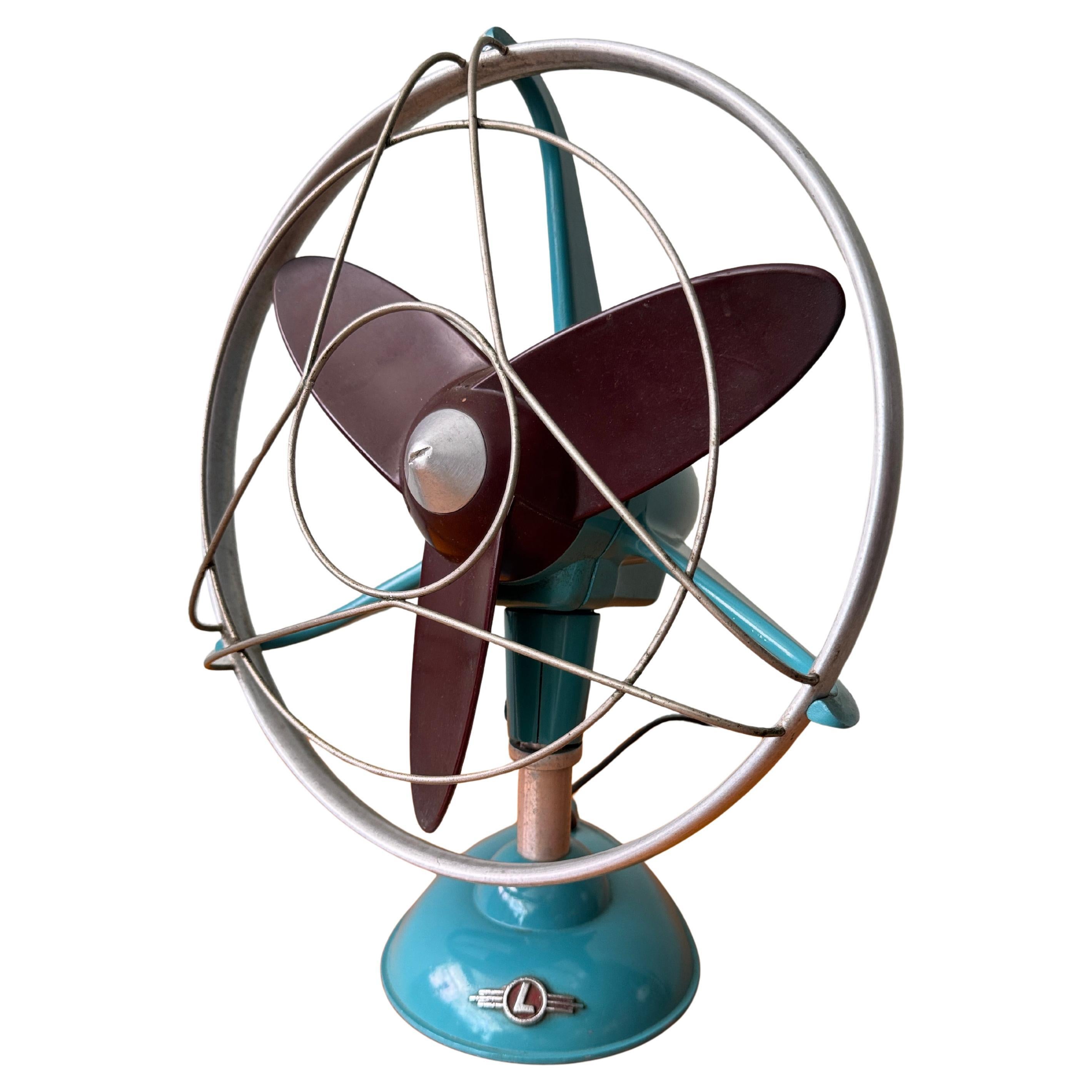 Ventilateur de bureau Streamline allemand des années 1950 par Luft en métal turquoise et bourgogne en vente