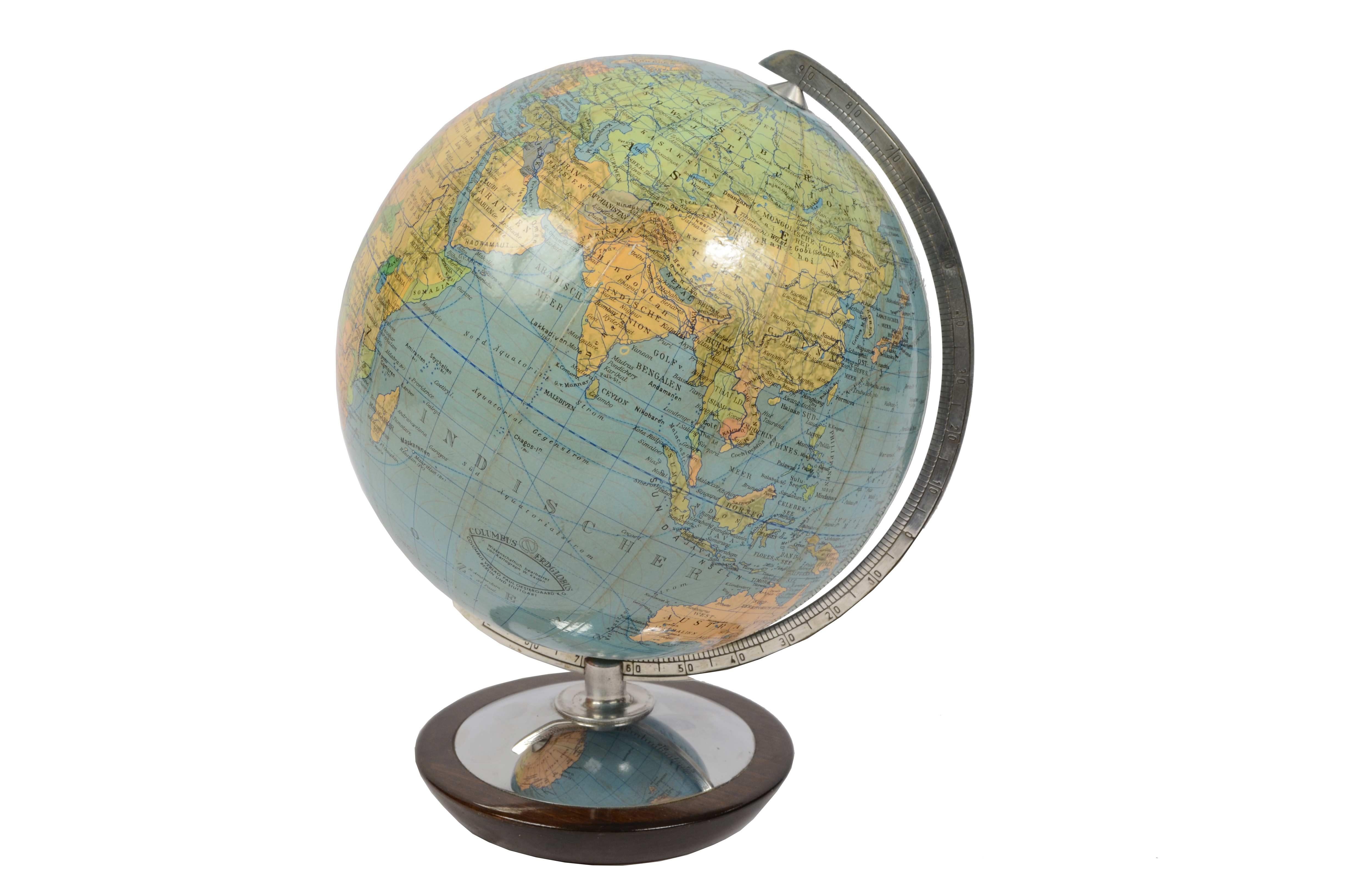 1950s German Terrestrial Globe edited by Paul Oestergaard Papier Maché Sphere In Good Condition In Milan, IT