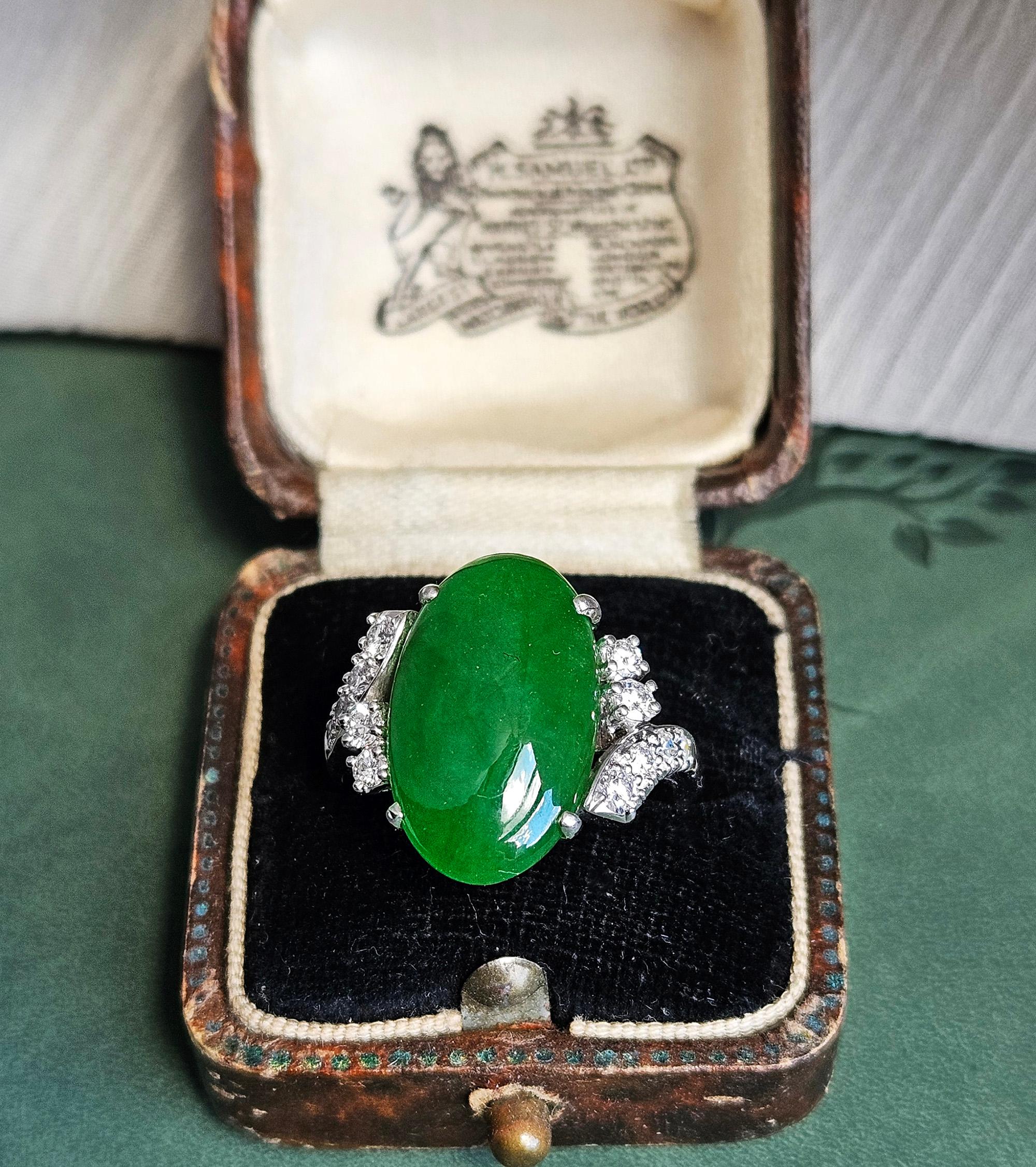 Taille cabochon 1950s GIA 11.62ctw Natural UNTREATED Green Jade JADEITE Diamond Platinum Ring en vente