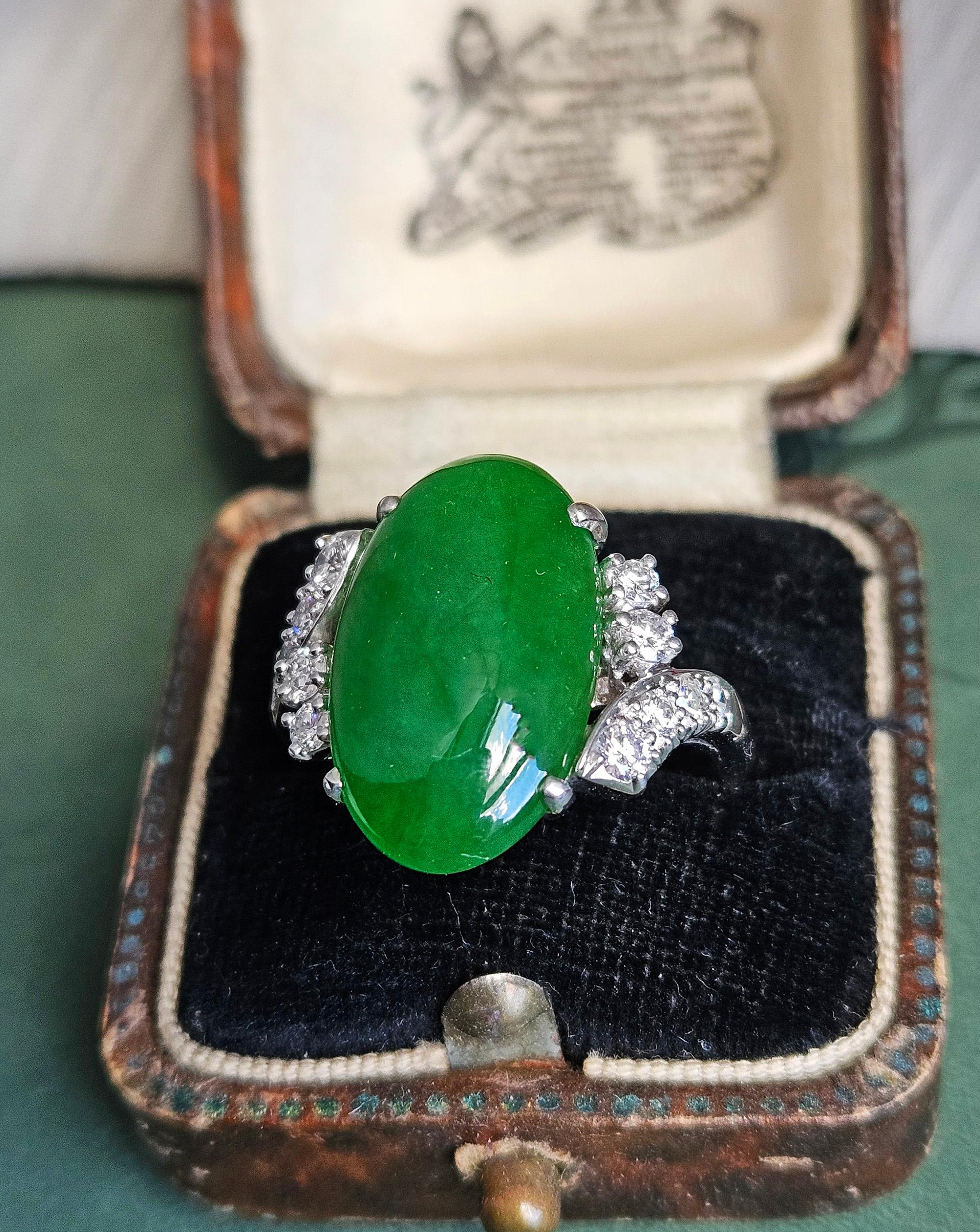 1950s GIA 11.62ctw Natural UNTREATED Green Jade JADEITE Diamond Platinum Ring Bon état - En vente à New York, NY