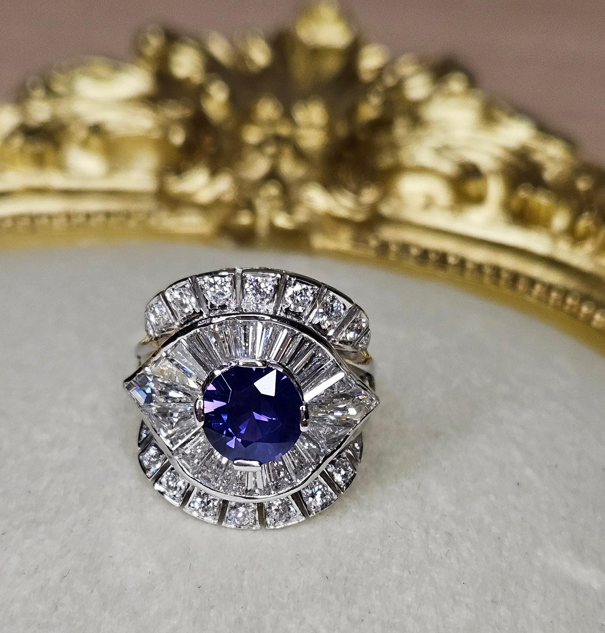 1950s GIA 4.38ctw Natural Color-Change PURPLE No-Heat Sapphire Diamond Plat Ring In Good Condition For Sale In New York, NY