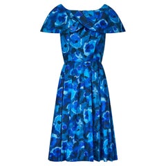 1950s Gigi Young Blue and Black Floral Silk Dress (Robe en soie à fleurs bleues et noires)