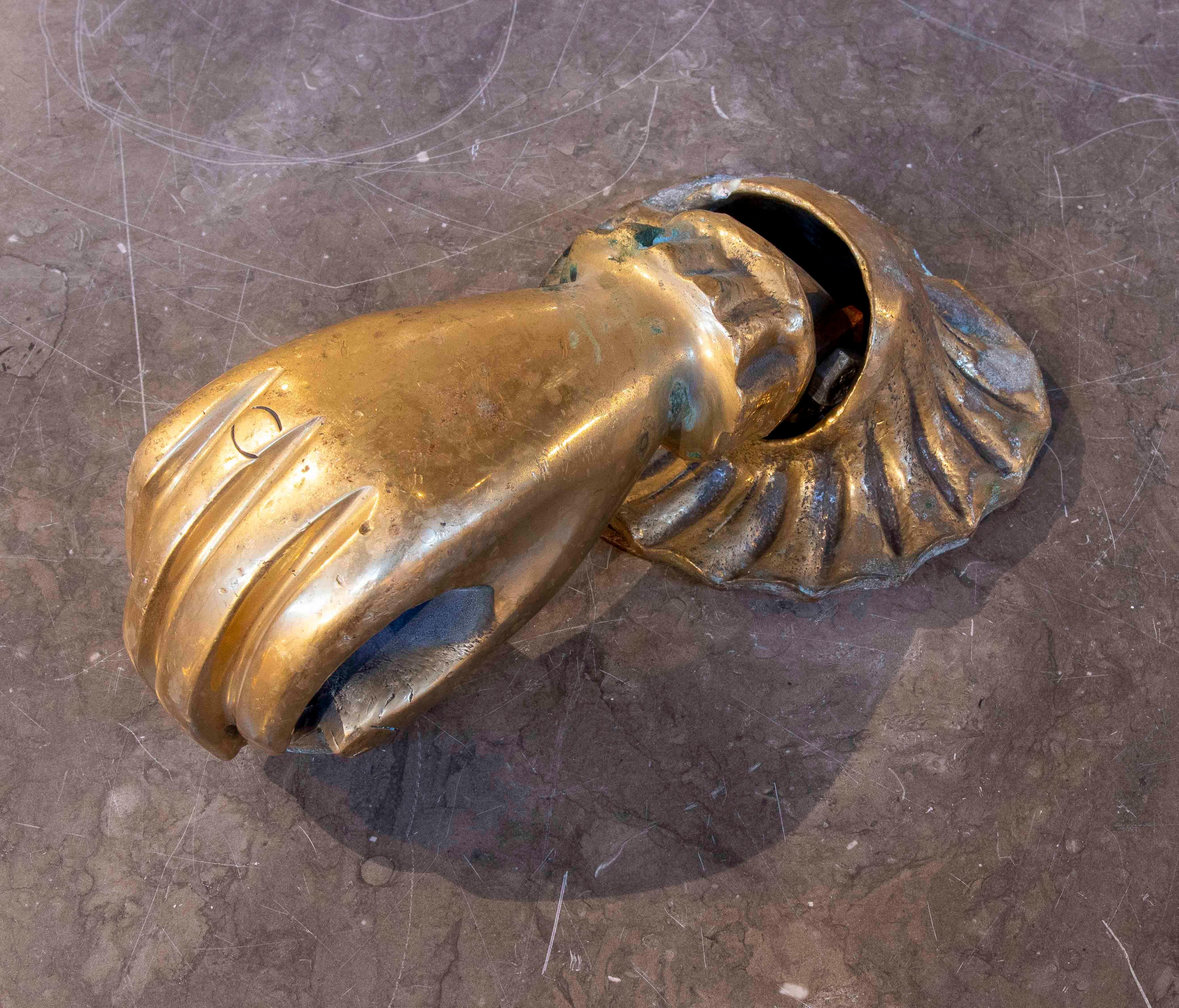 1950er Jahre Vergoldete Bronze Antiker Türklopfer in der Form (Spanisch) im Angebot