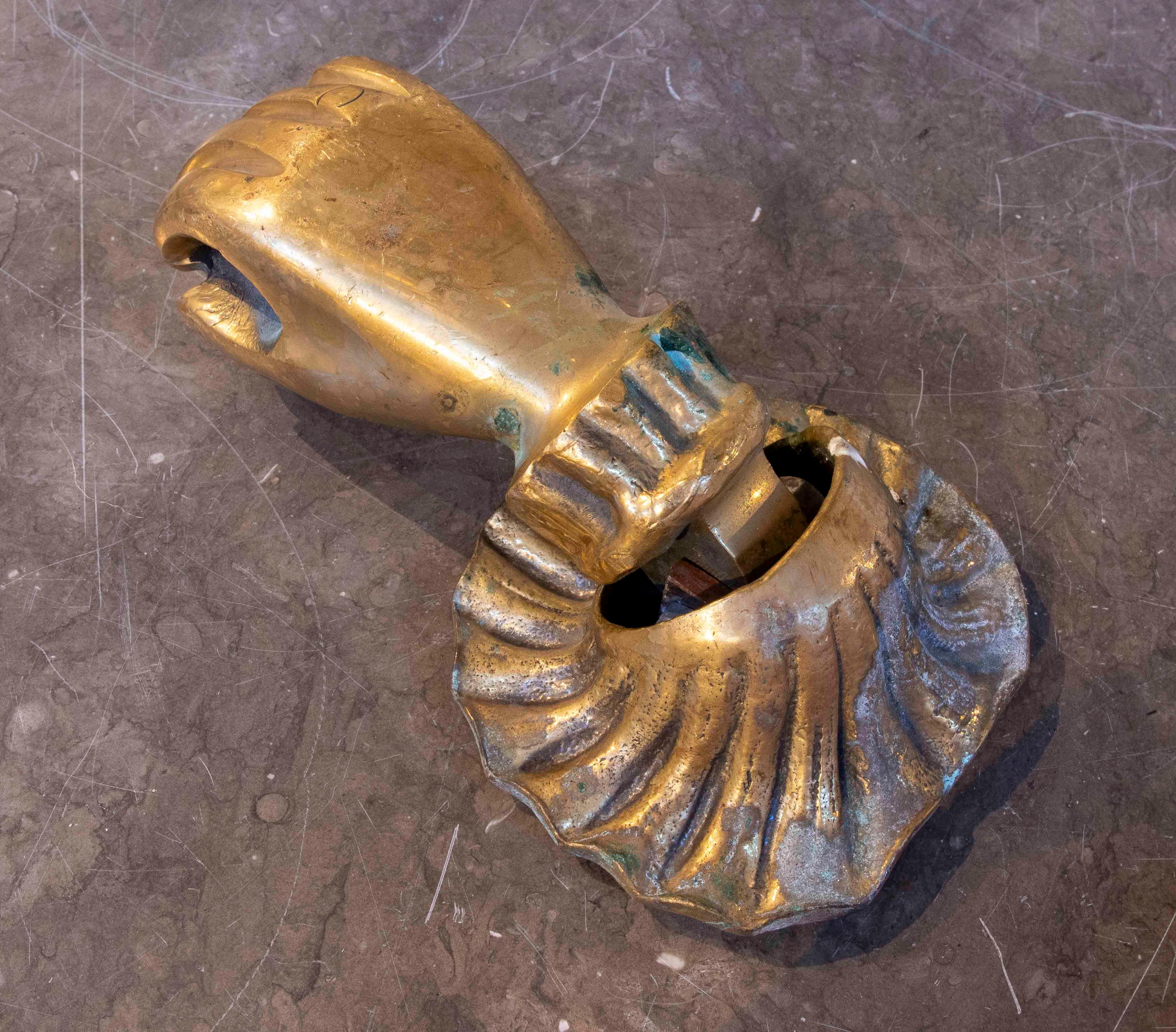 1950er Jahre Vergoldete Bronze Antiker Türklopfer in der Form im Zustand „Gut“ im Angebot in Marbella, ES