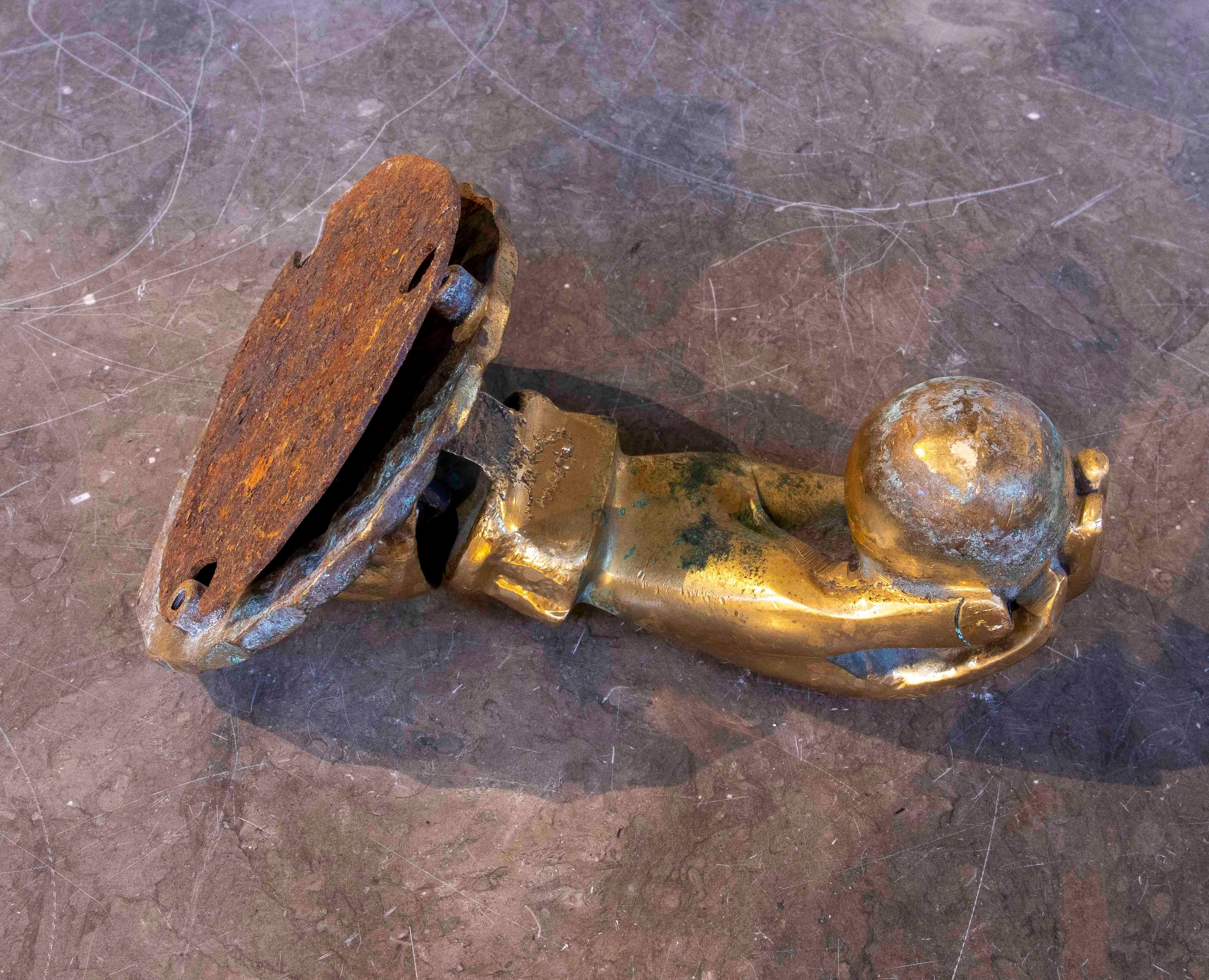 1950er Jahre Vergoldete Bronze Antiker Türklopfer in der Form im Angebot 1