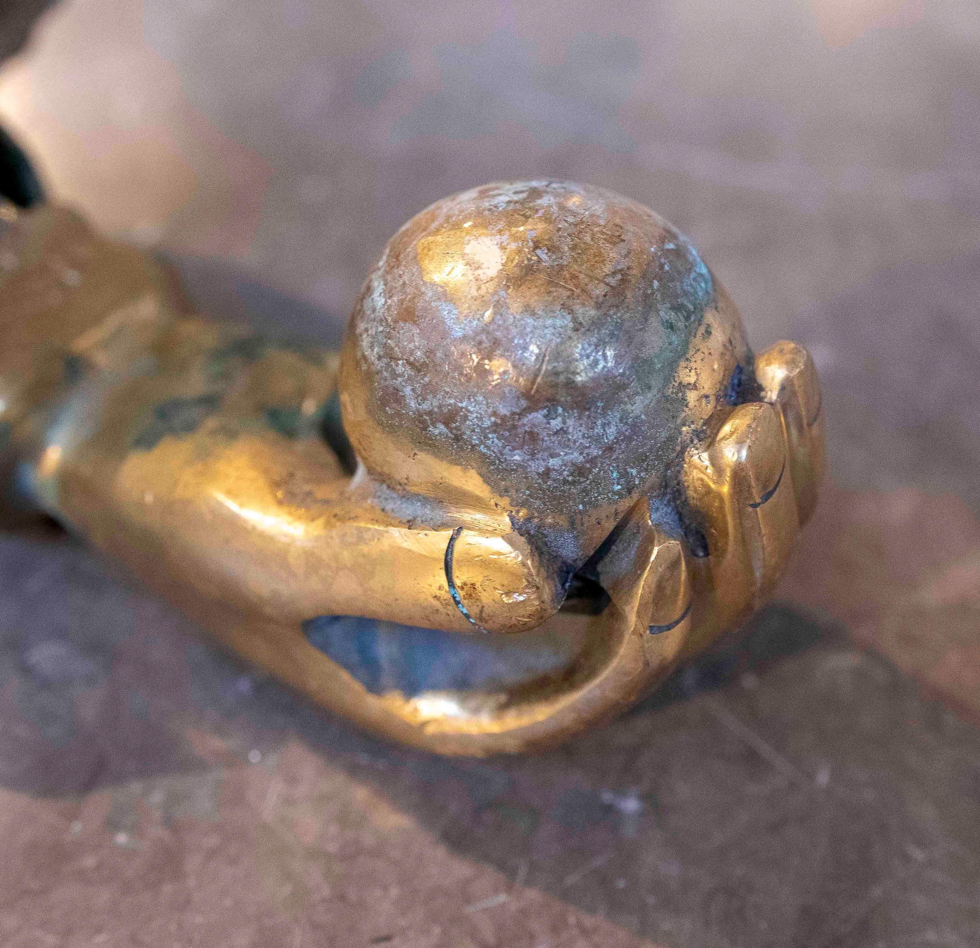 1950er Jahre Vergoldete Bronze Antiker Türklopfer in der Form im Angebot 2