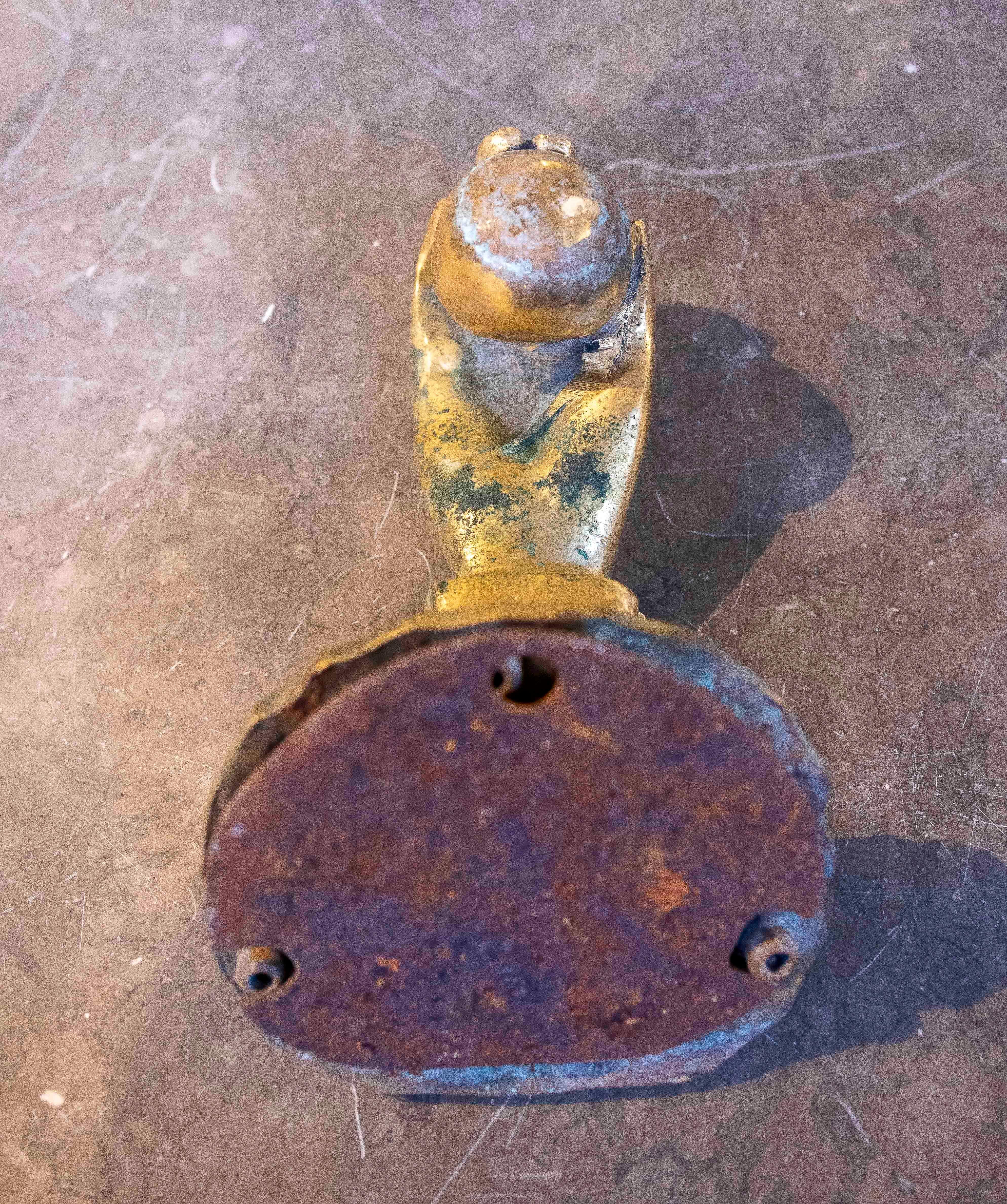 1950er Jahre Vergoldete Bronze Antiker Türklopfer in der Form im Angebot 3