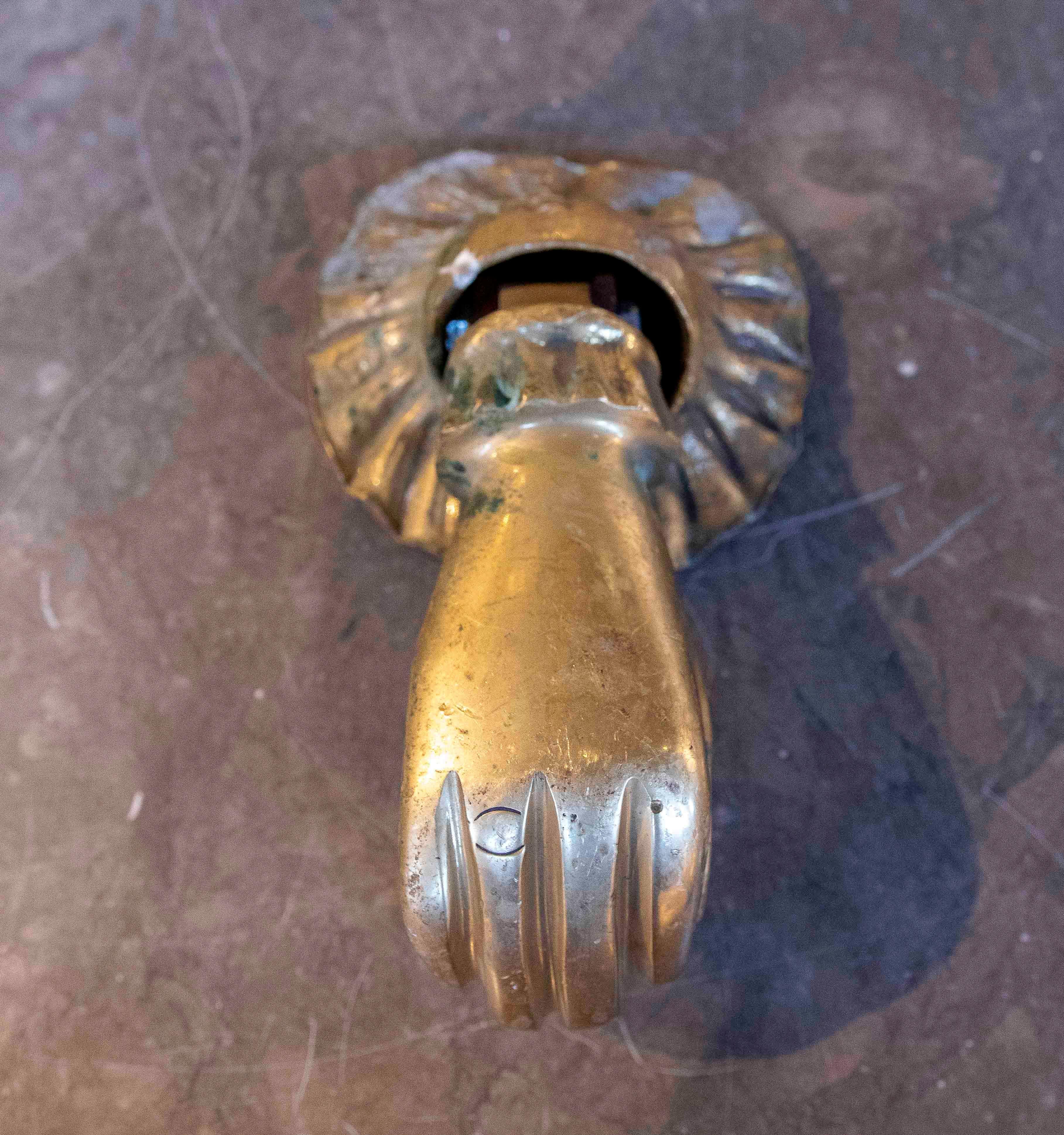 1950er Jahre Vergoldete Bronze Antiker Türklopfer in der Form im Angebot 4