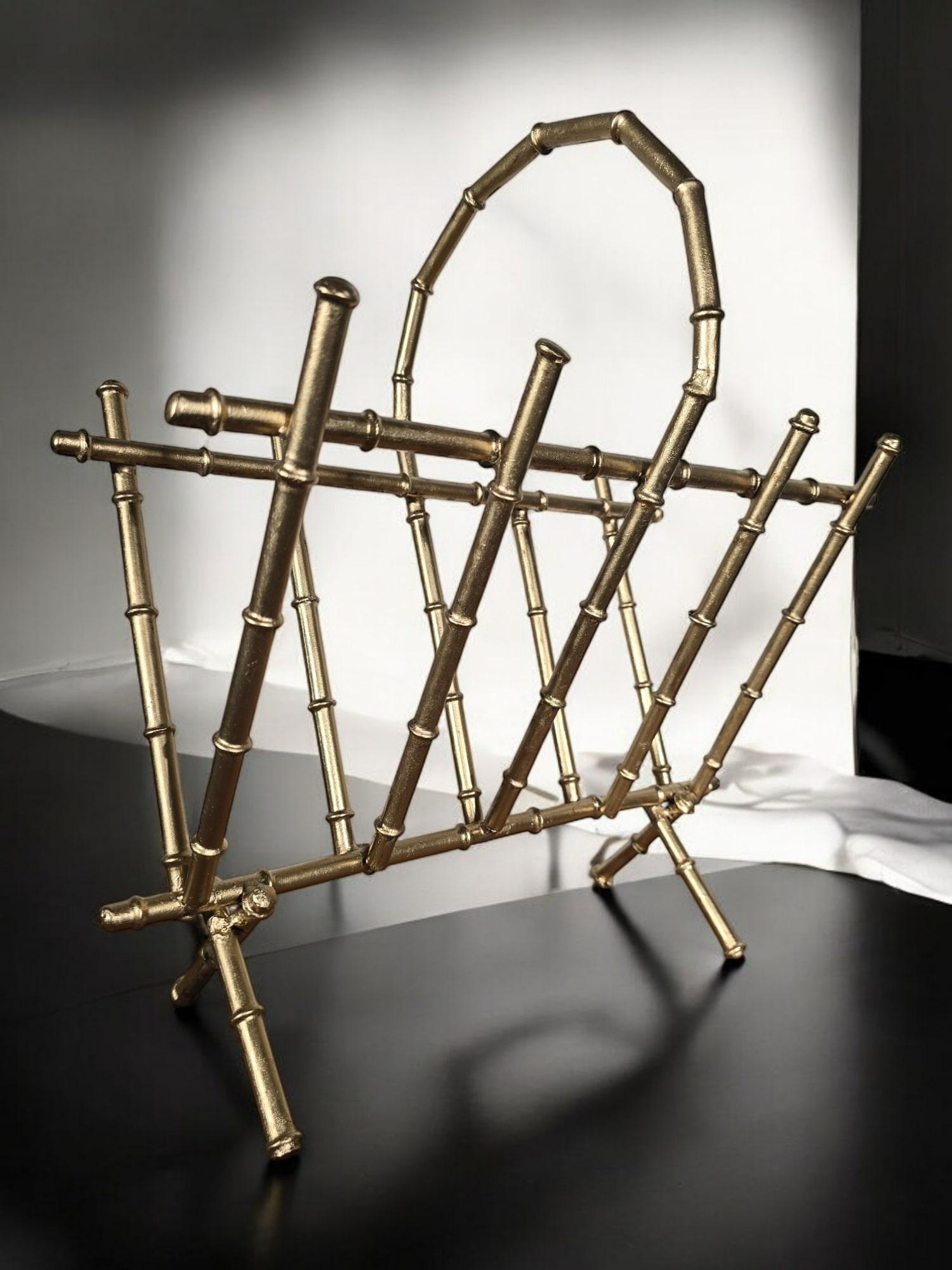 Metà XX secolo Portariviste in bronzo dorato degli anni '50 - Bamboo Design in vendita
