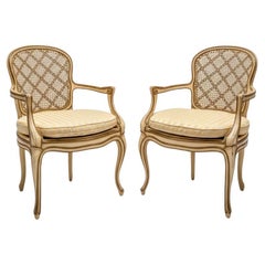 Paire de chaises Bergere françaises dorées et peintes des années 1950