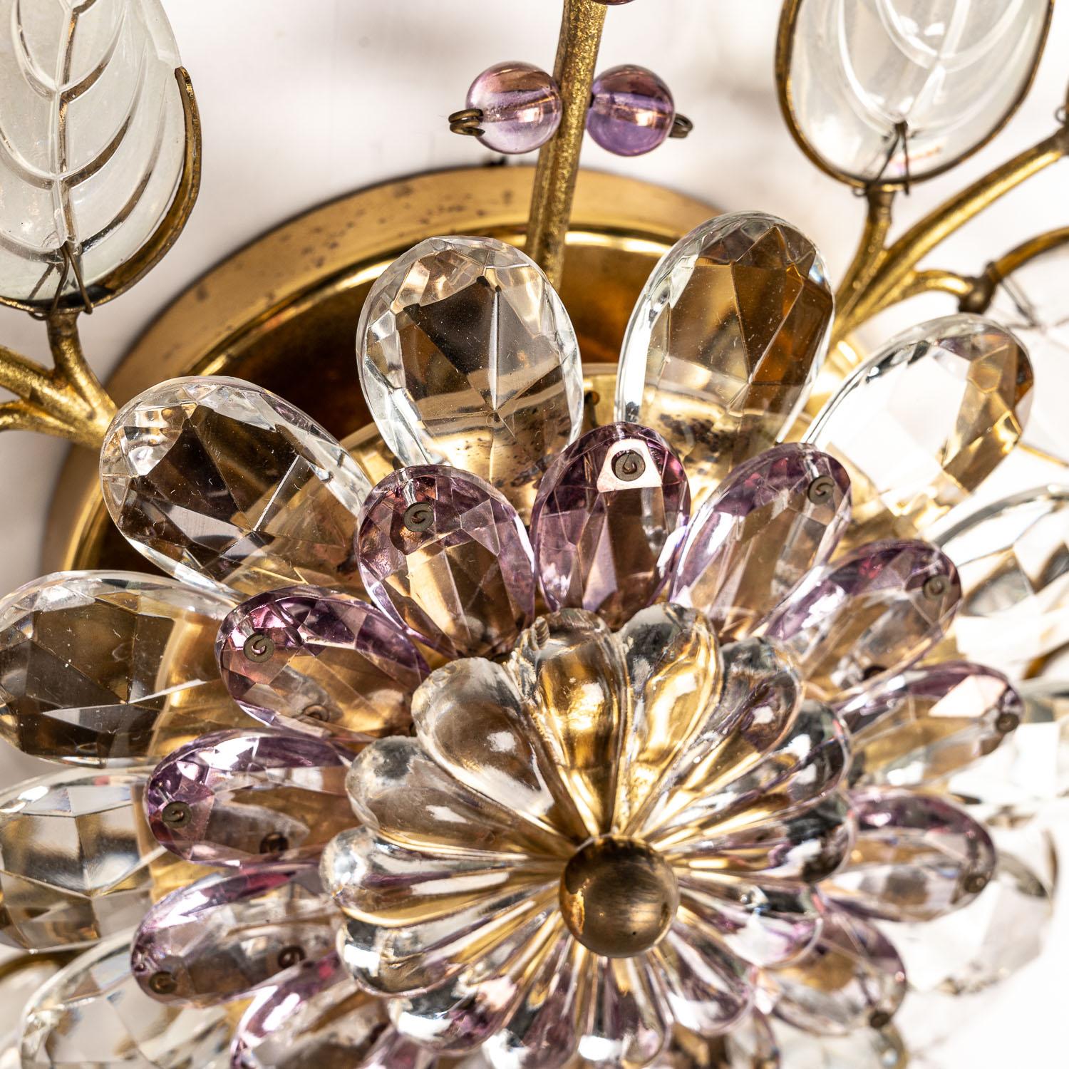 Pendentif en laiton doré et verre de cristal des années 1950 attribué à la Maison Bagus en vente 3
