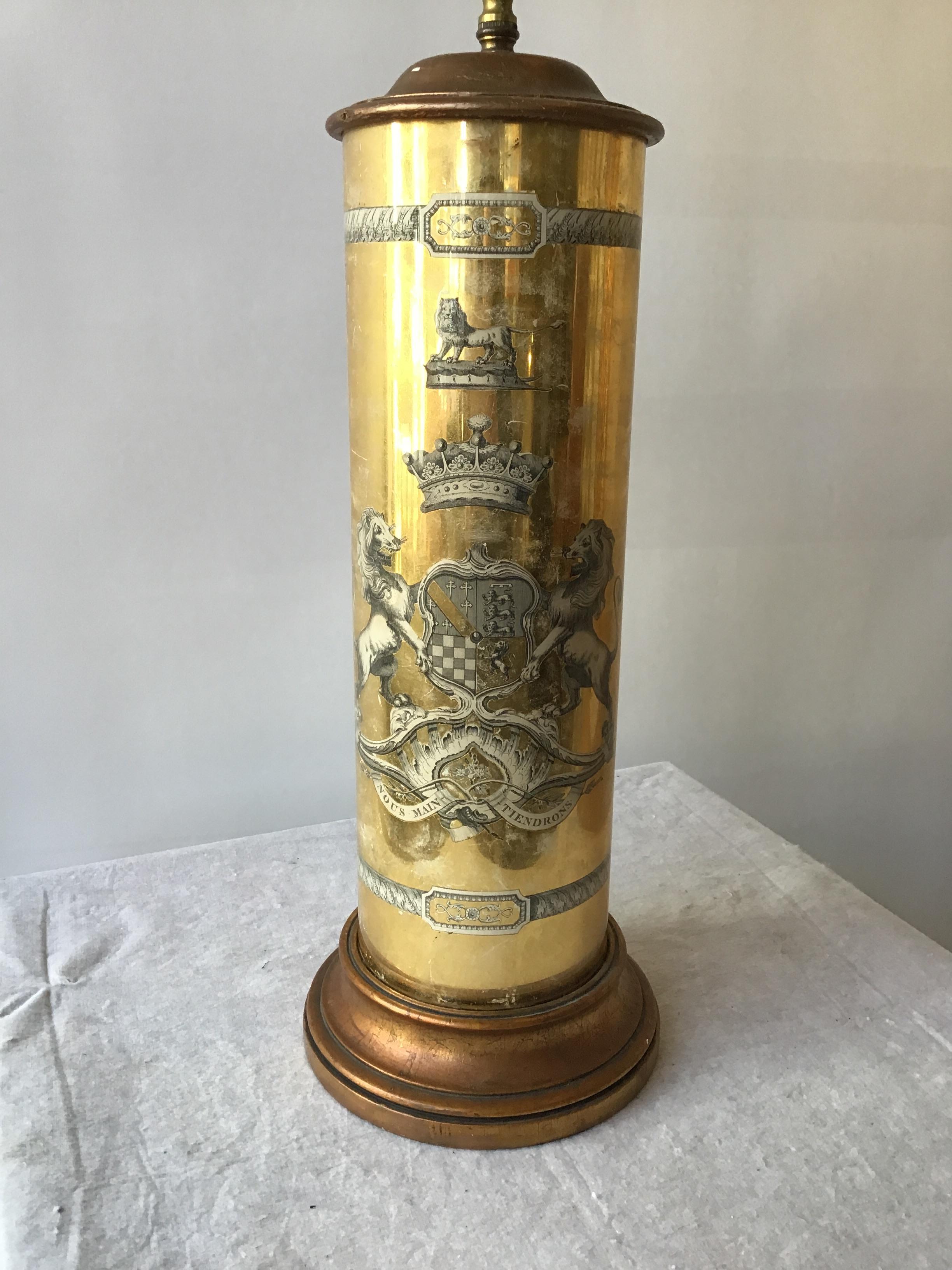 1950s Gilt Decoupage Italian Lion Crest Lamp In Good Condition For Sale In Tarrytown, NY