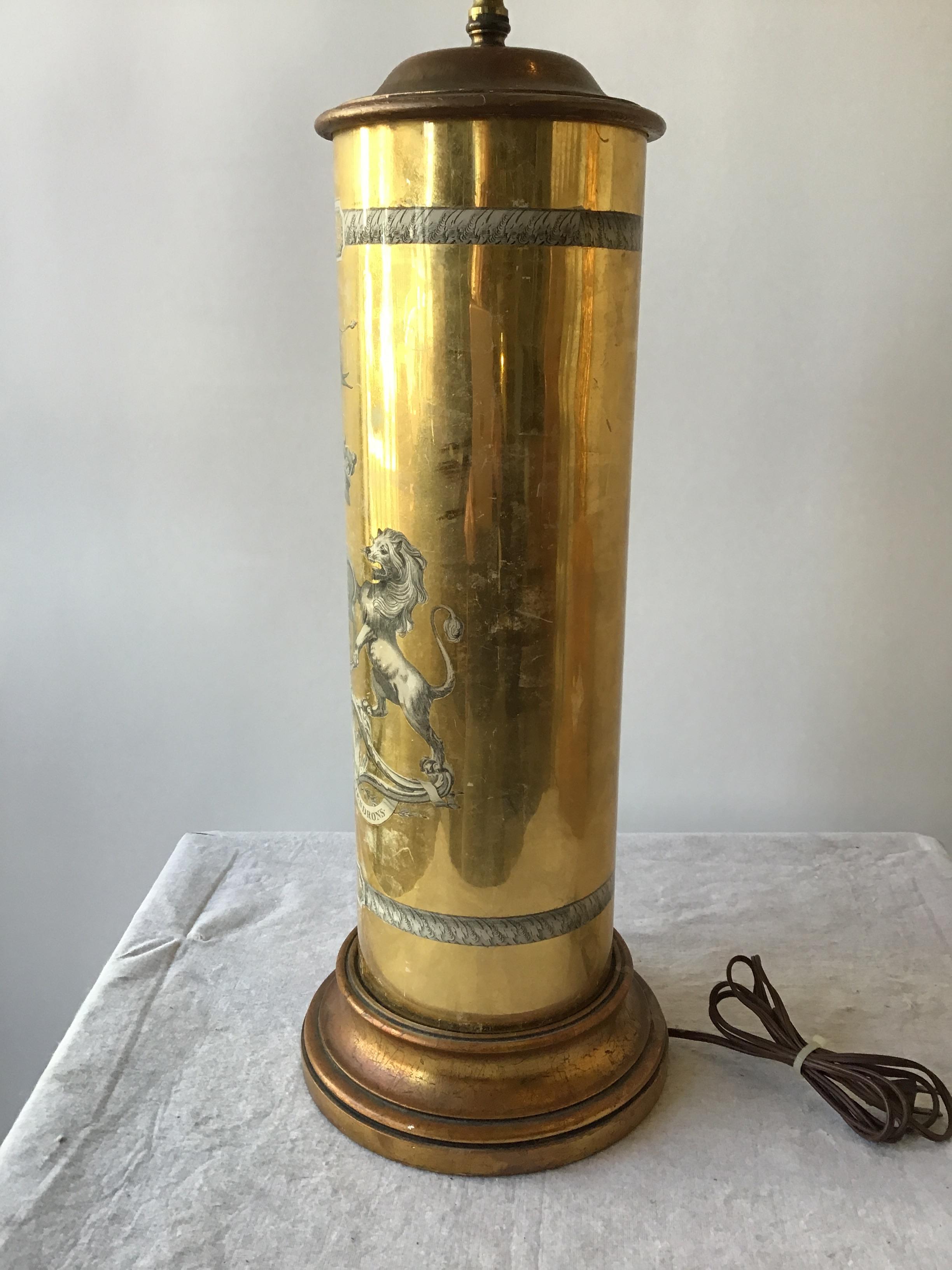 1950s Gilt Decoupage Italian Lion Crest Lamp For Sale 3